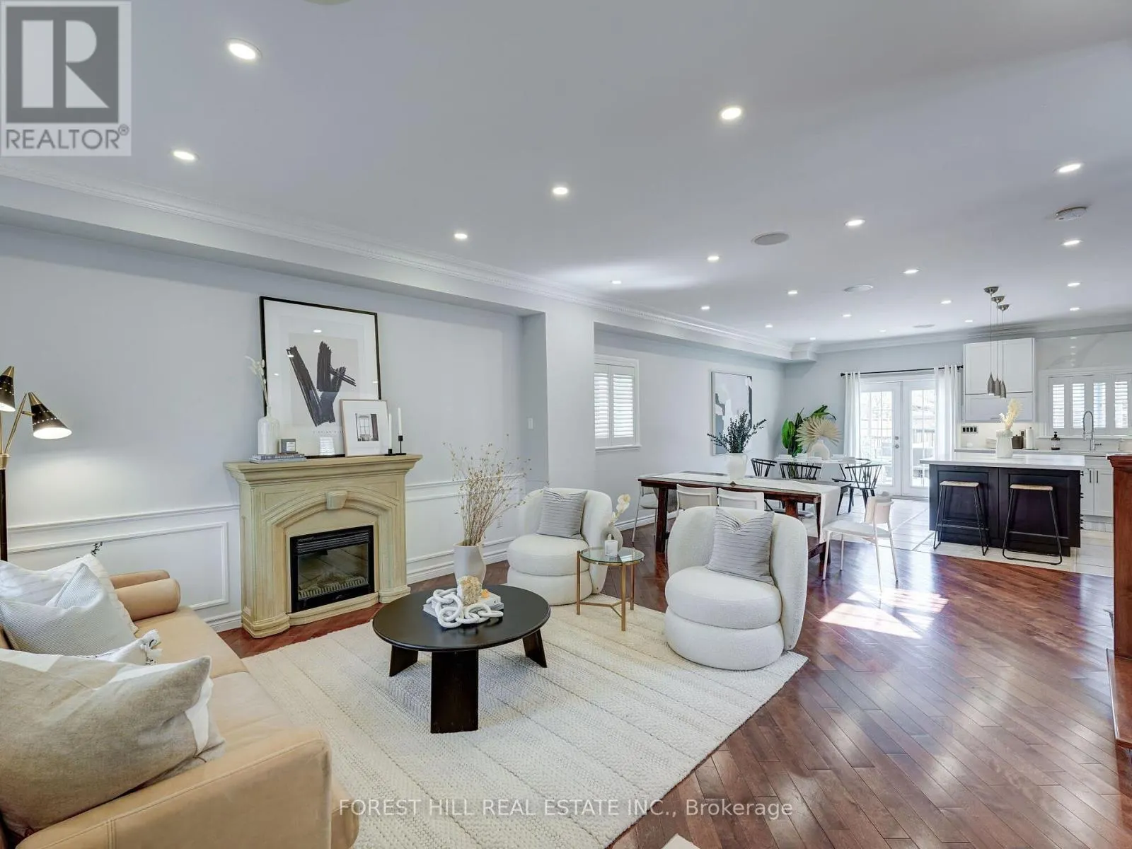 33 ROTHSAY AVENUE E