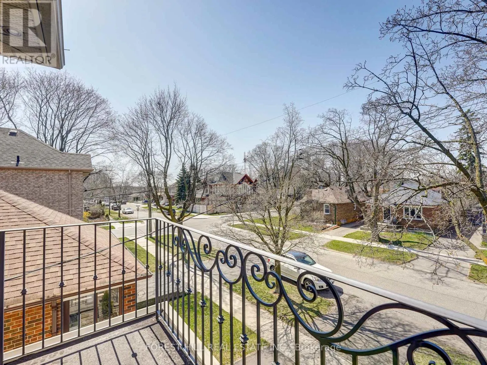 33 ROTHSAY AVENUE E