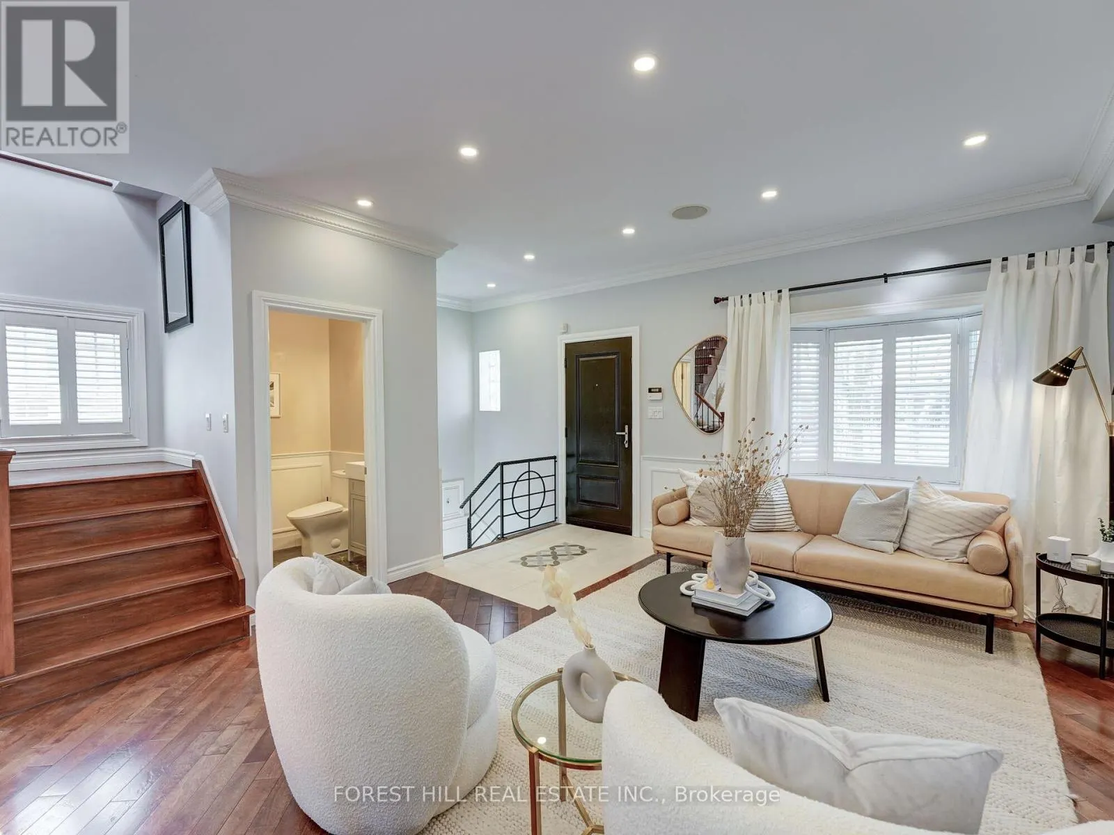 33 ROTHSAY AVENUE E