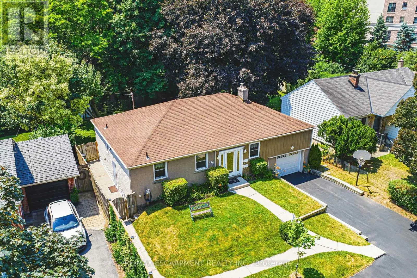 972 KINGSWAY DRIVE