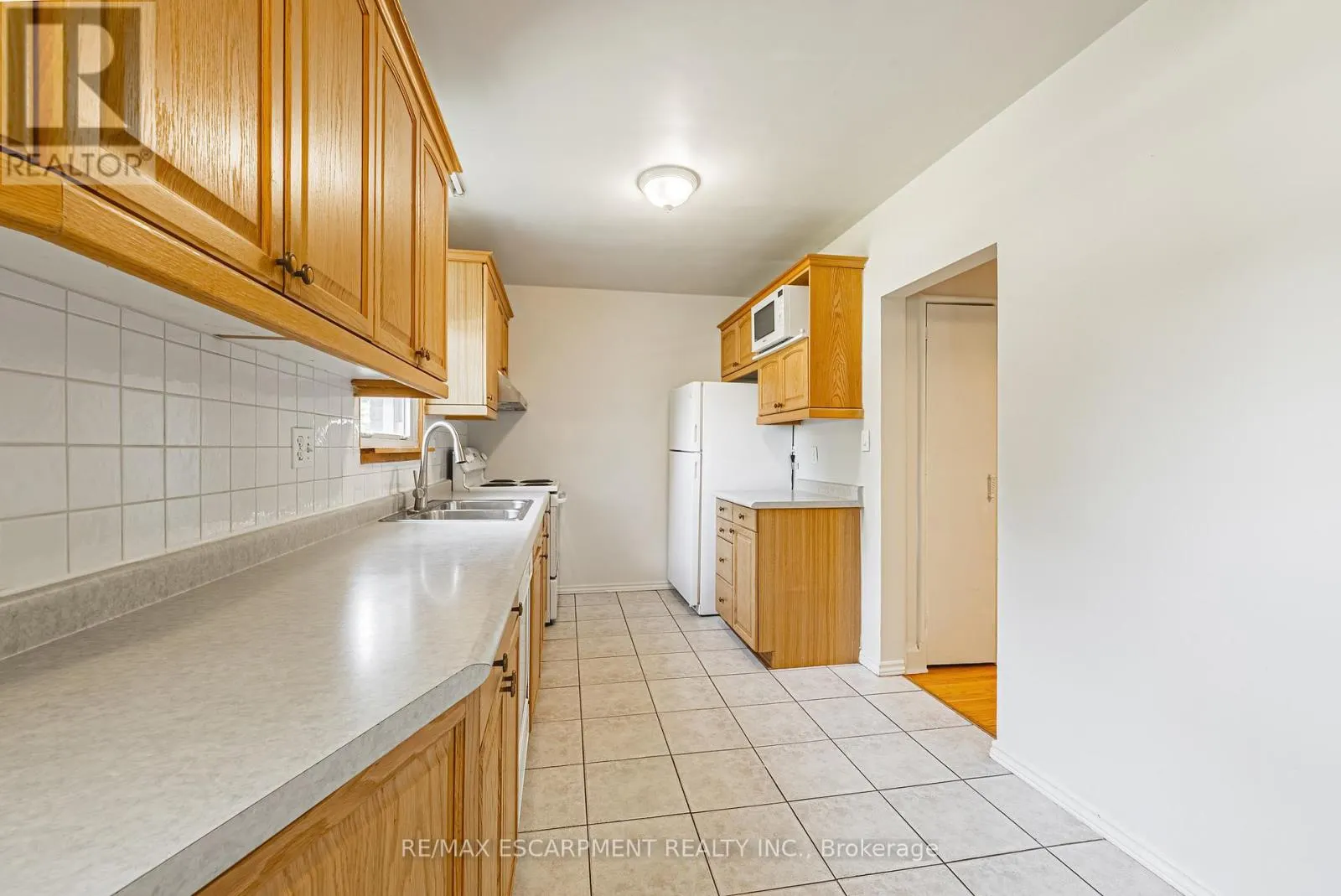 972 KINGSWAY DRIVE