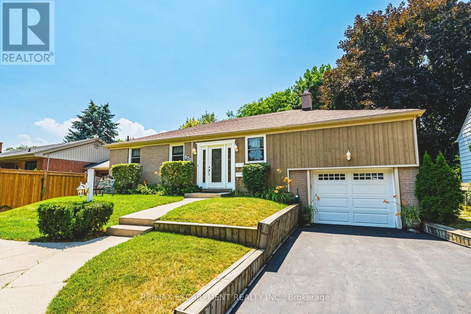 972 KINGSWAY DRIVE
