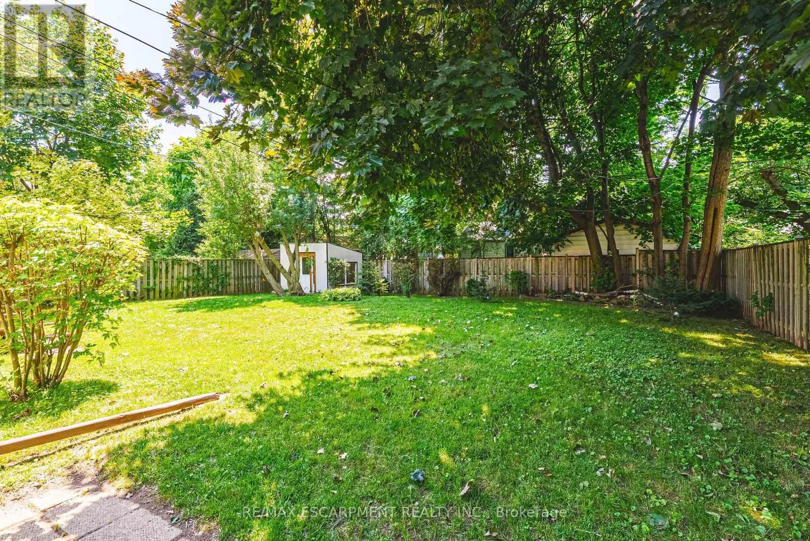 972 KINGSWAY DRIVE