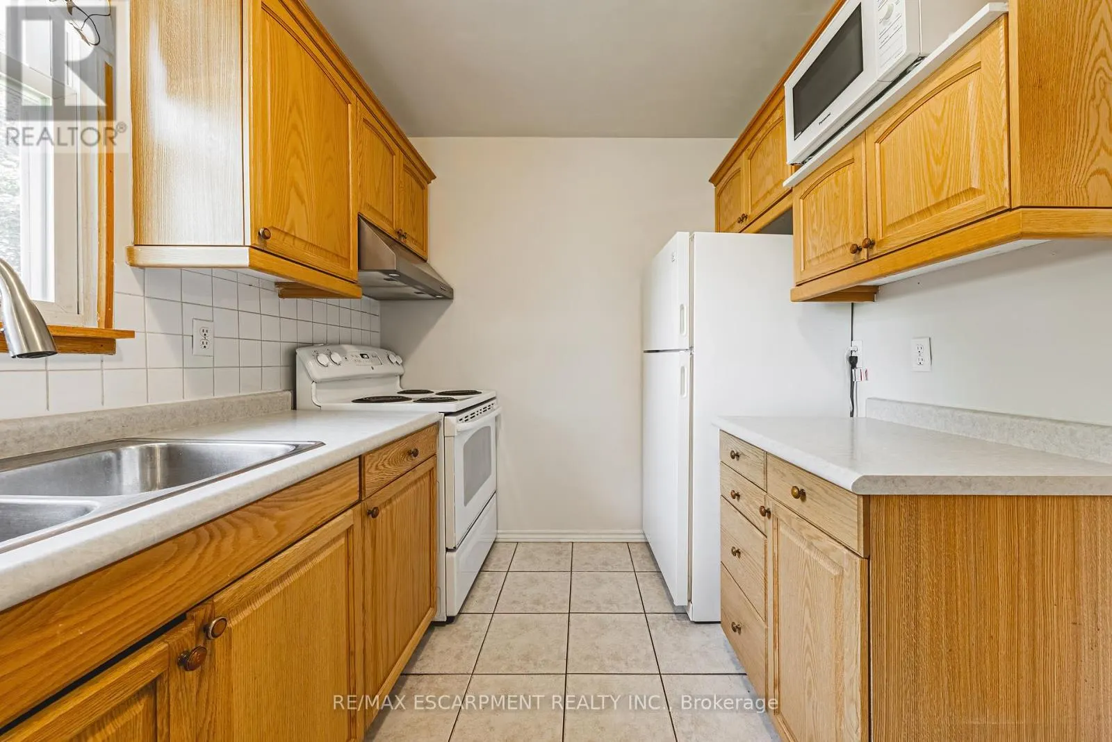 972 KINGSWAY DRIVE