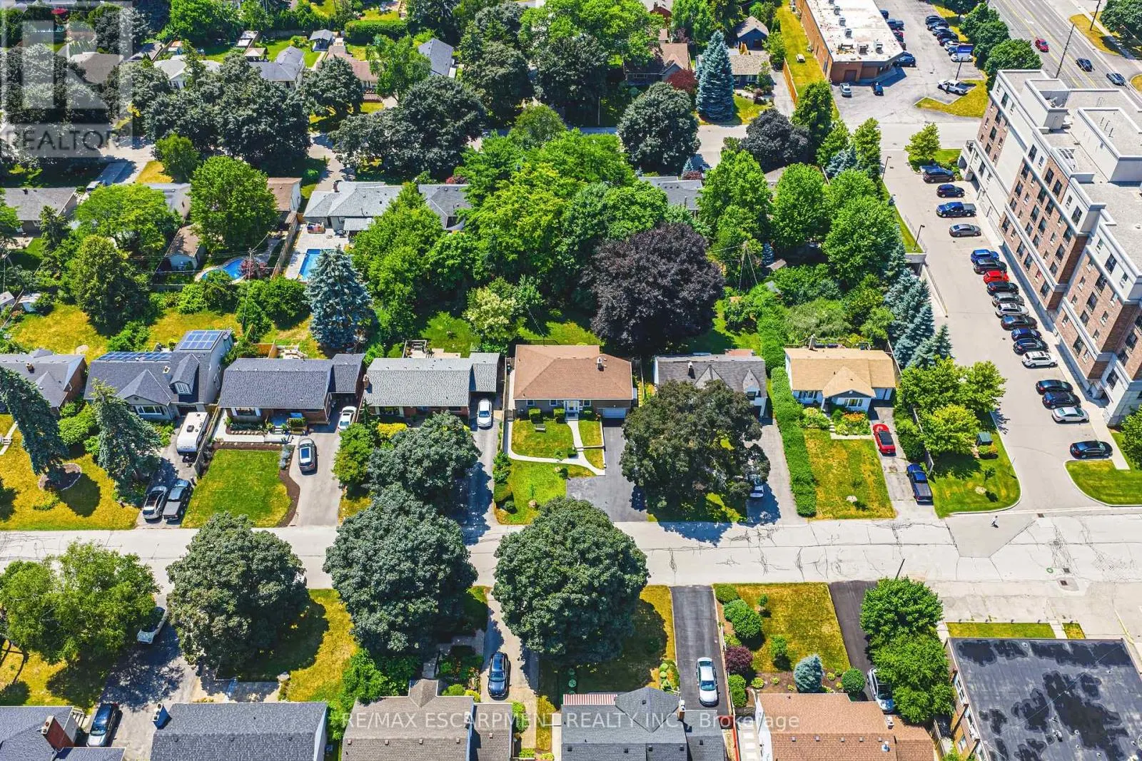 972 KINGSWAY DRIVE