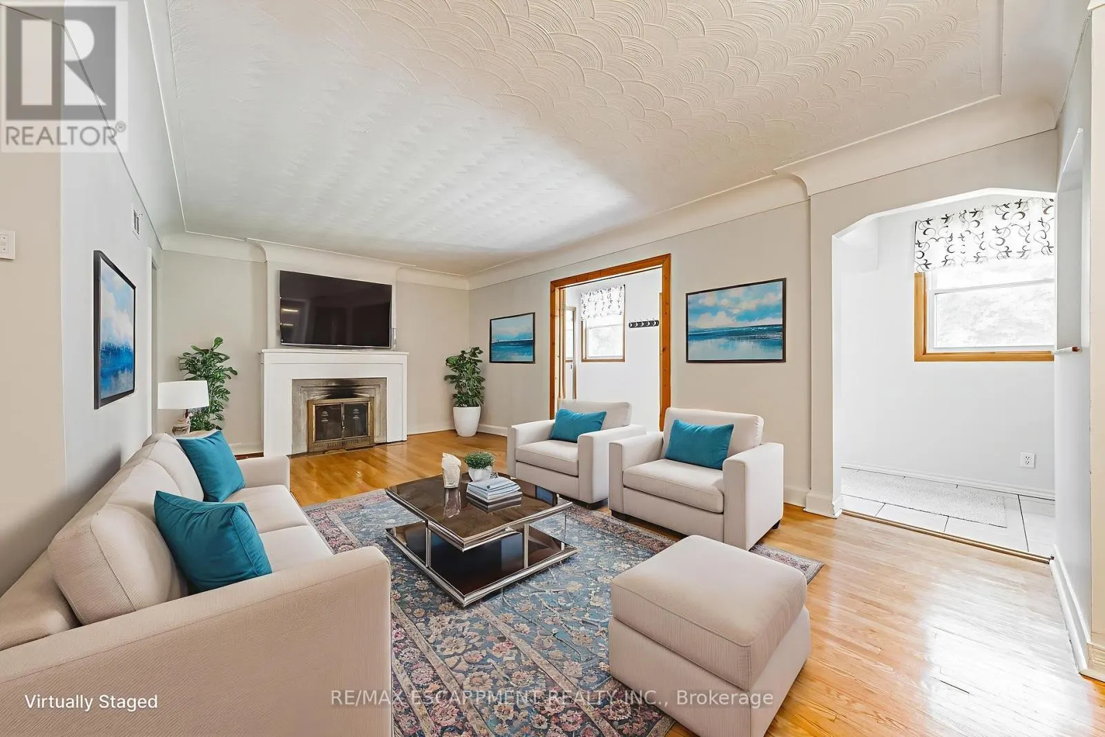 972 KINGSWAY DRIVE