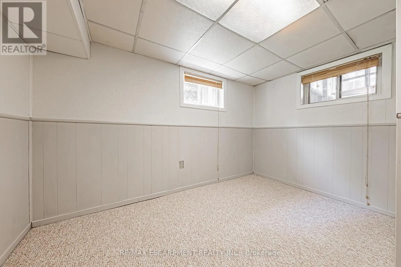 972 KINGSWAY DRIVE