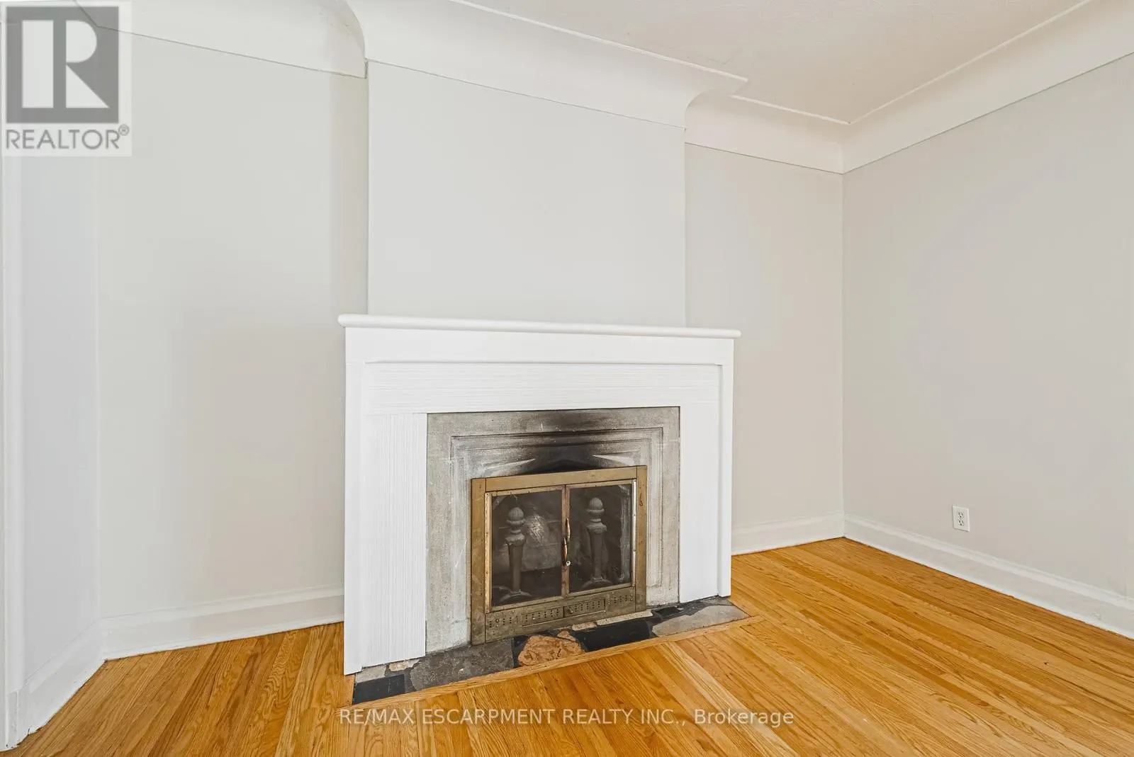 972 KINGSWAY DRIVE