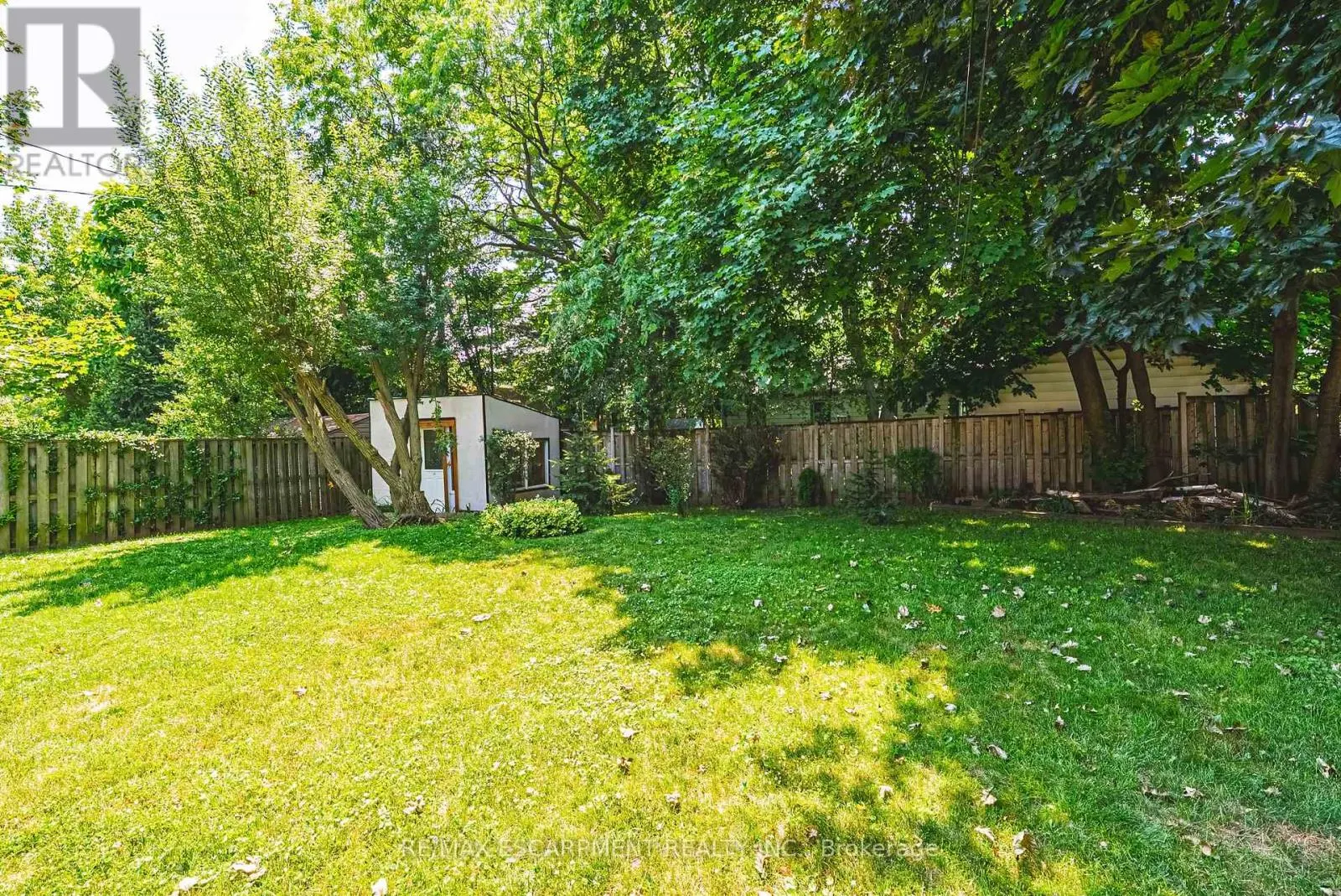 972 KINGSWAY DRIVE