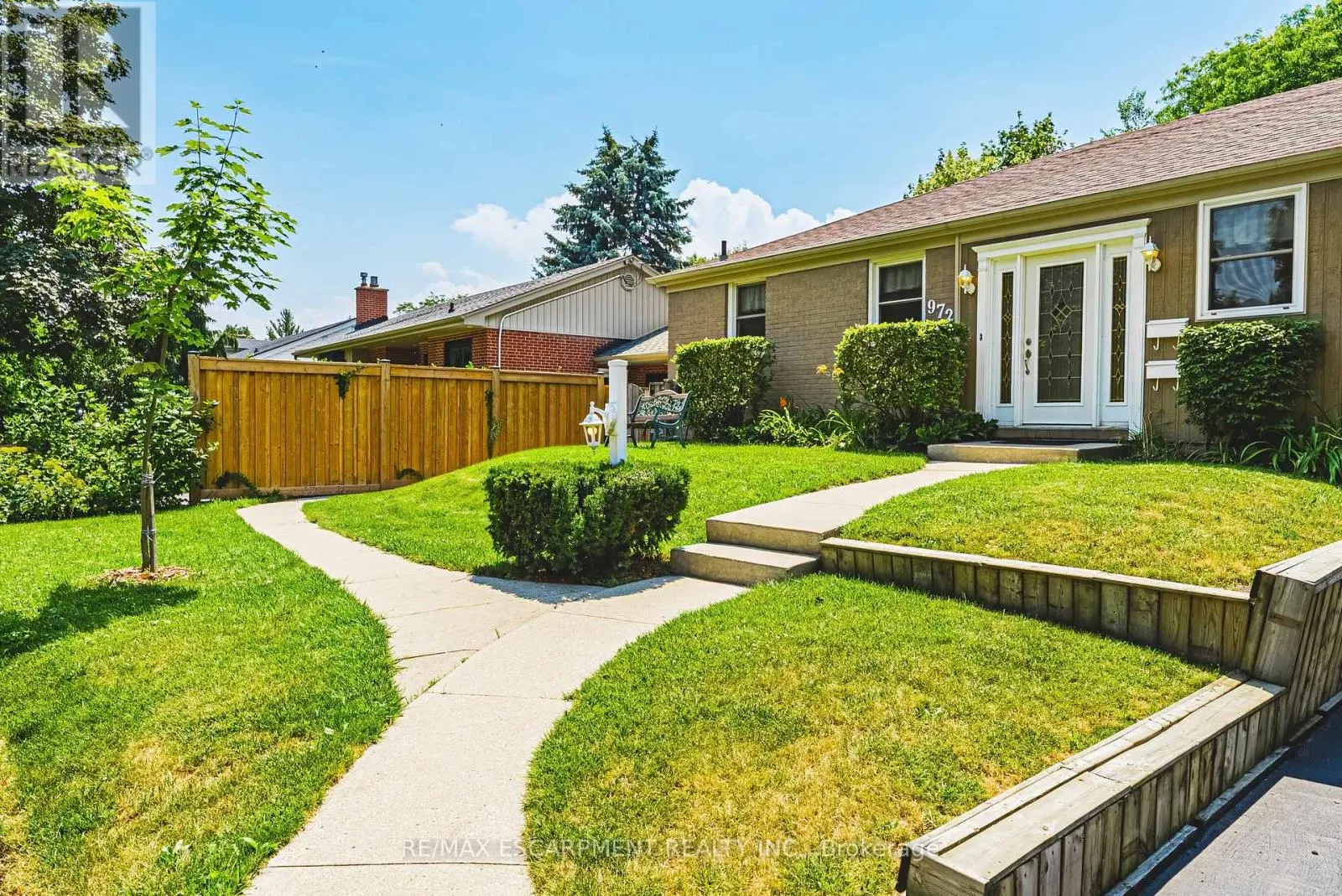 972 KINGSWAY DRIVE