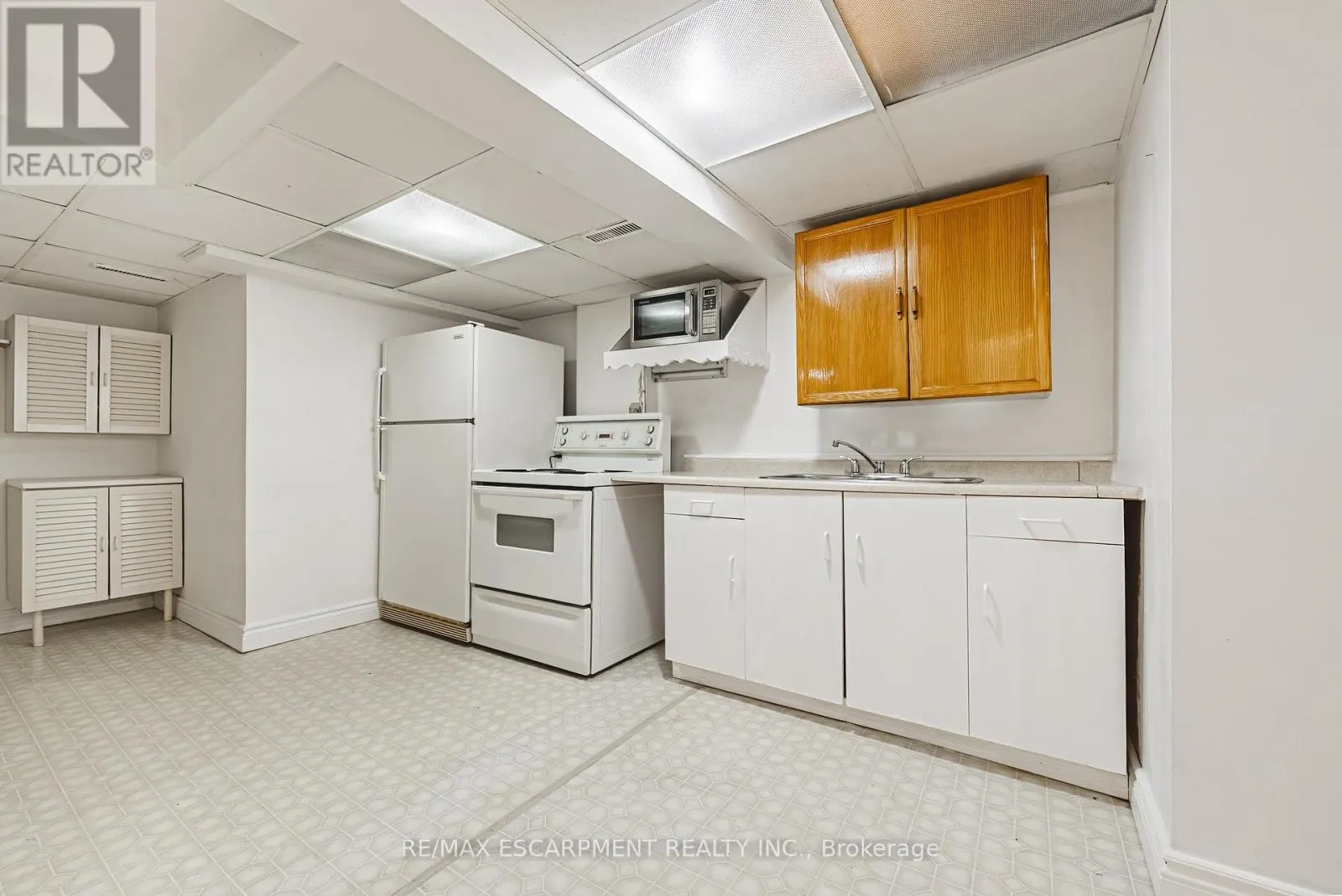 972 KINGSWAY DRIVE
