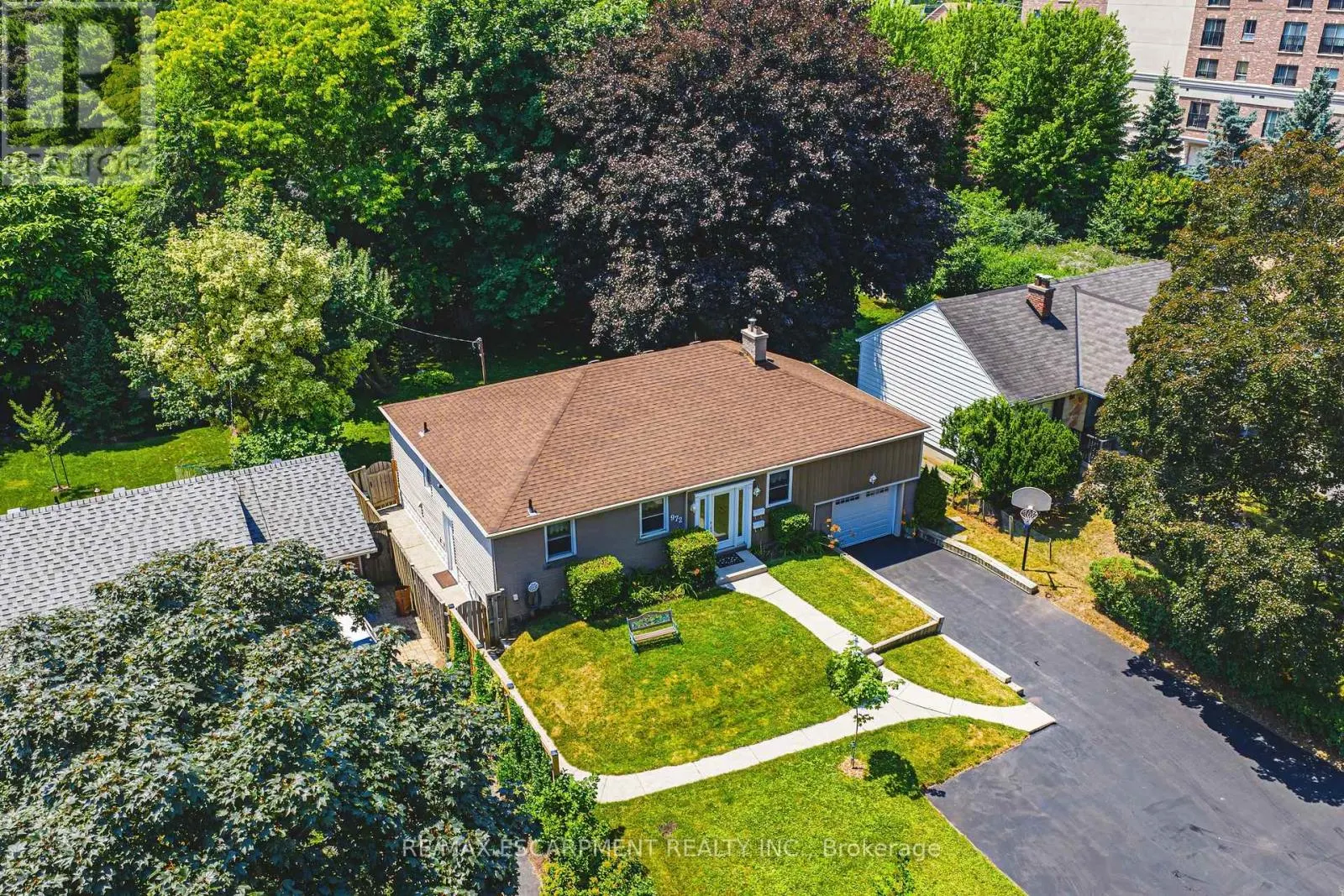 972 KINGSWAY DRIVE