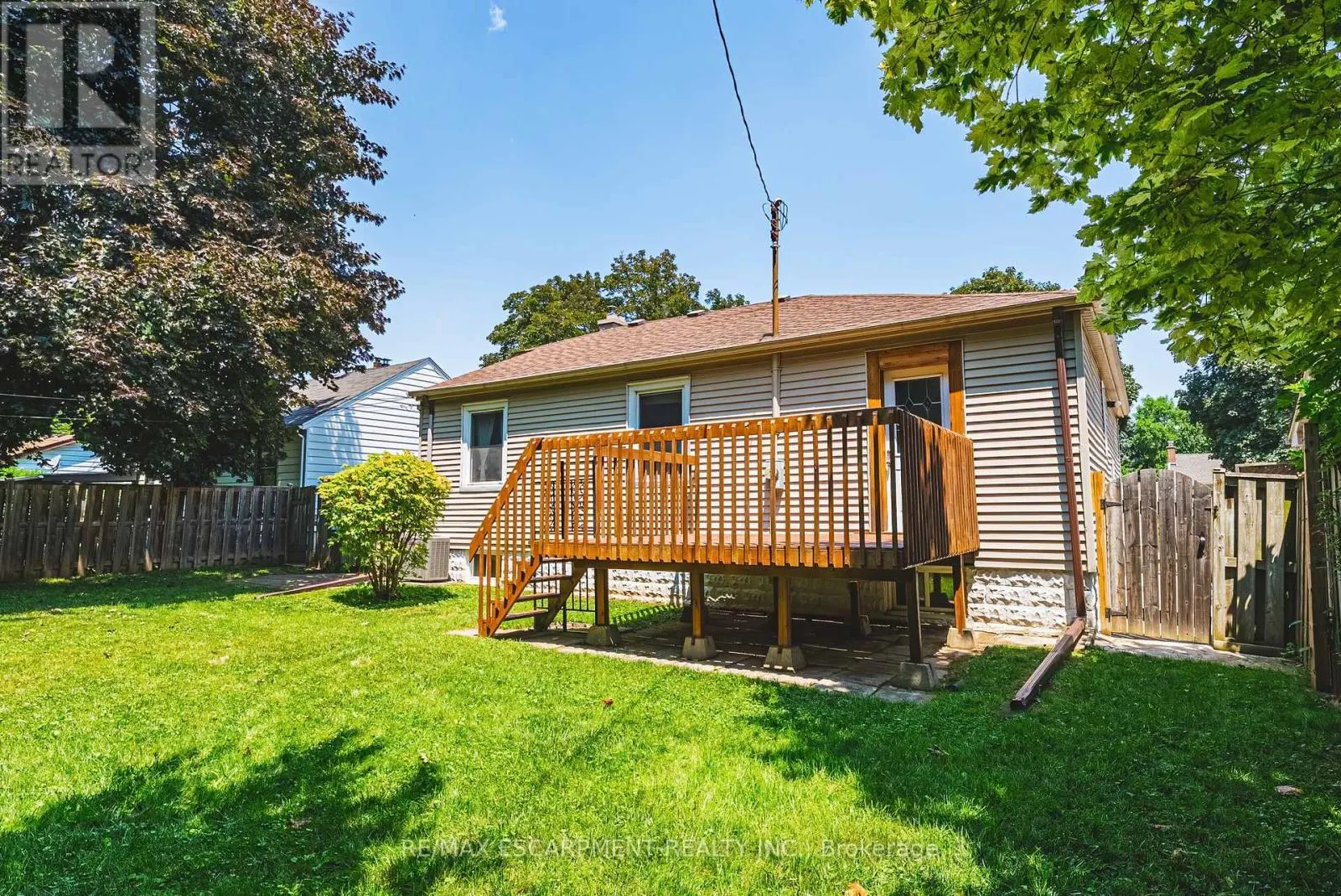 972 KINGSWAY DRIVE