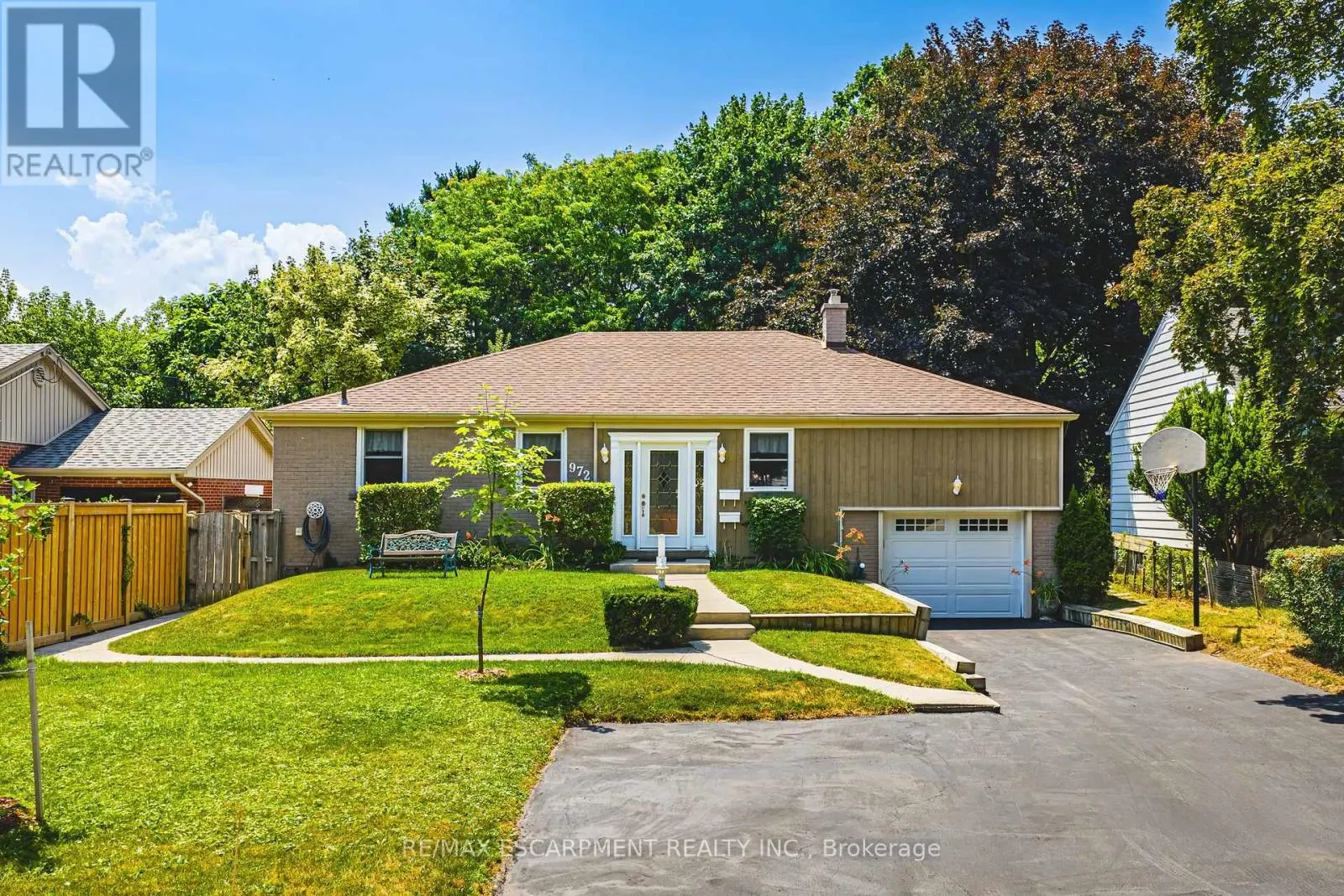 972 KINGSWAY DRIVE