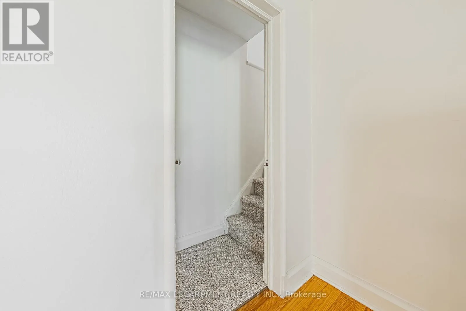 972 KINGSWAY DRIVE