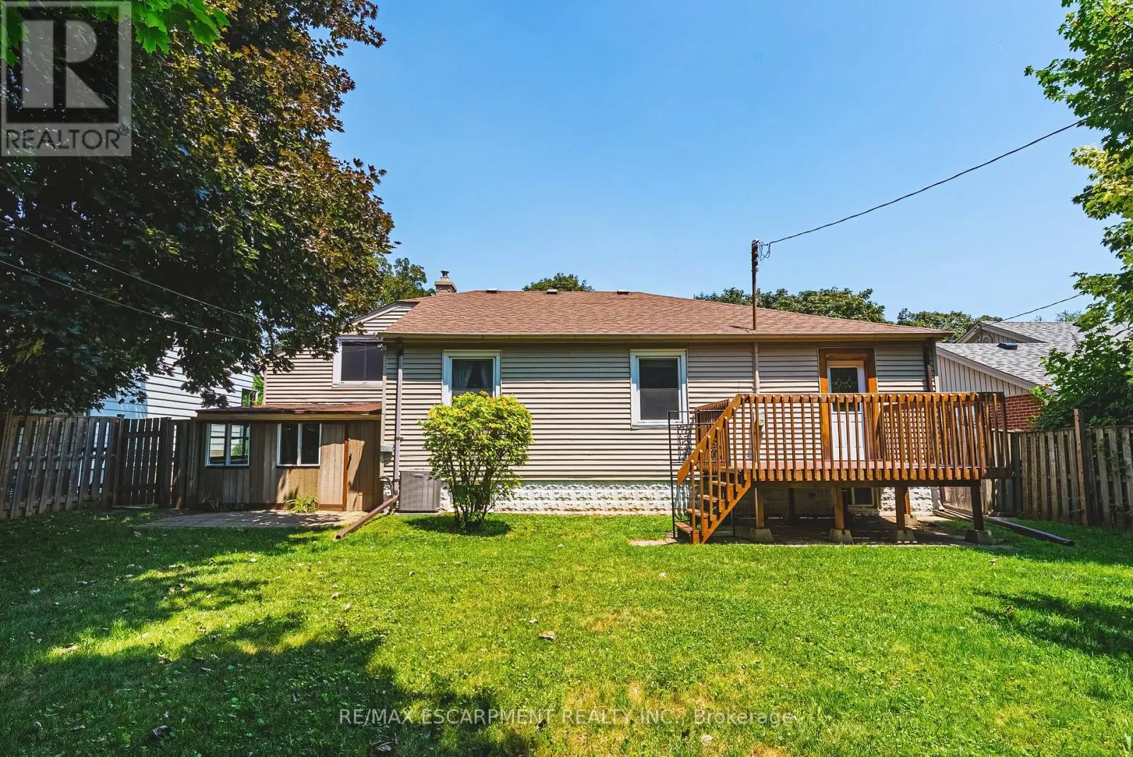 972 KINGSWAY DRIVE