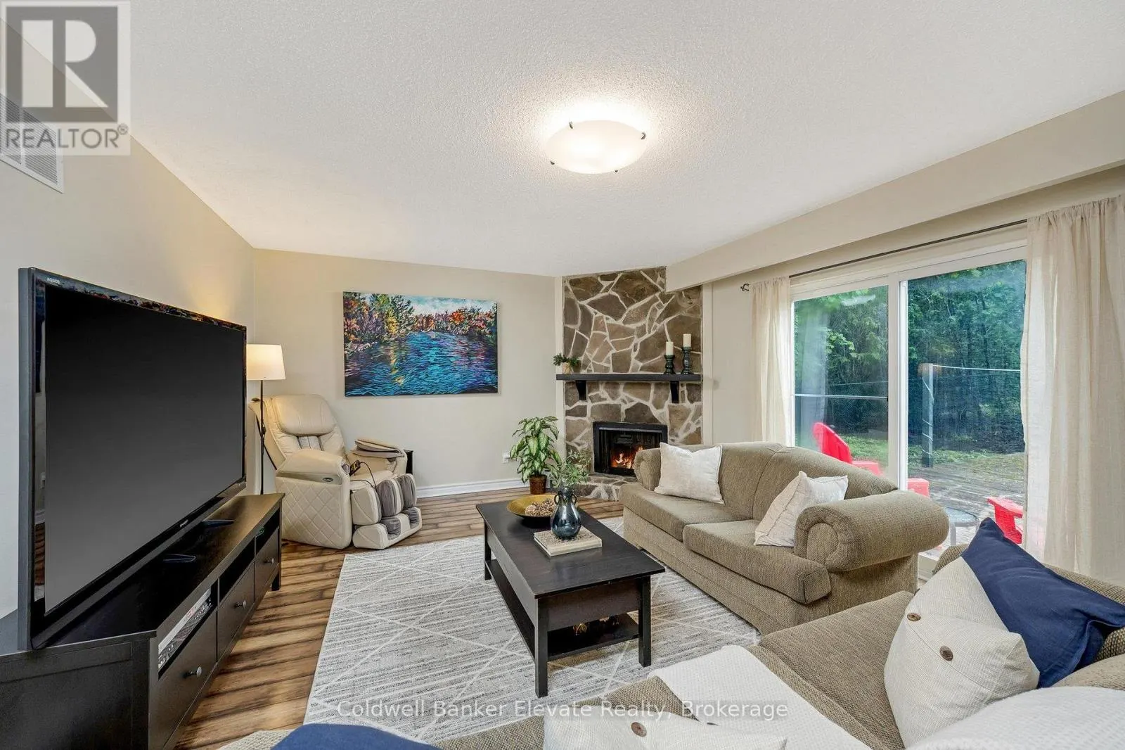 11 HILLSIDE DRIVE