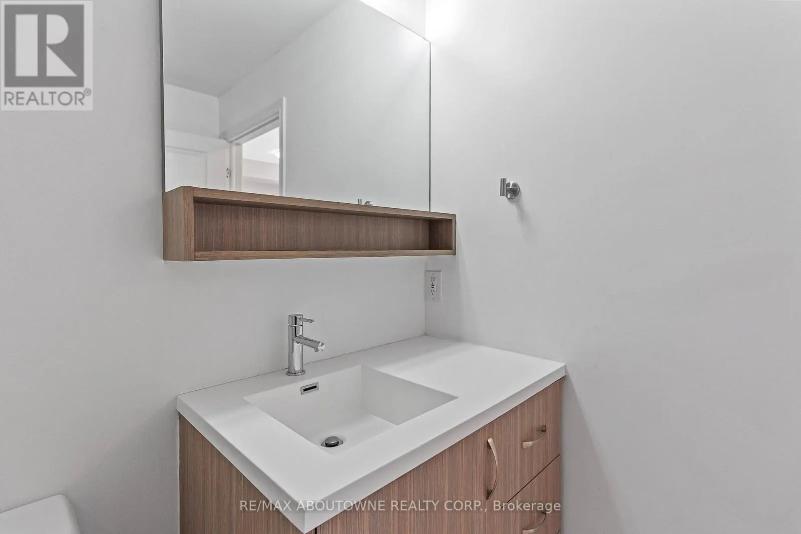 322 - 457 PLAINS ROAD E
