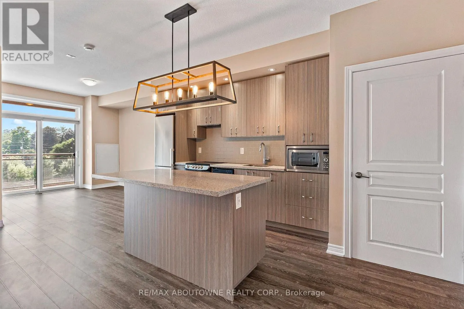 322 - 457 PLAINS ROAD E