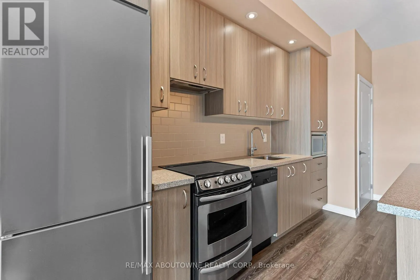322 - 457 PLAINS ROAD E