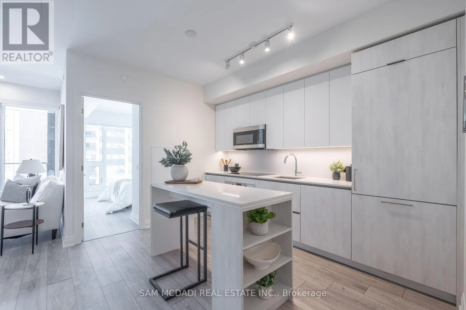 321 - 21 PARK STREET E
