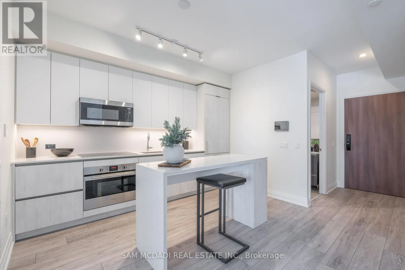 321 - 21 PARK STREET E