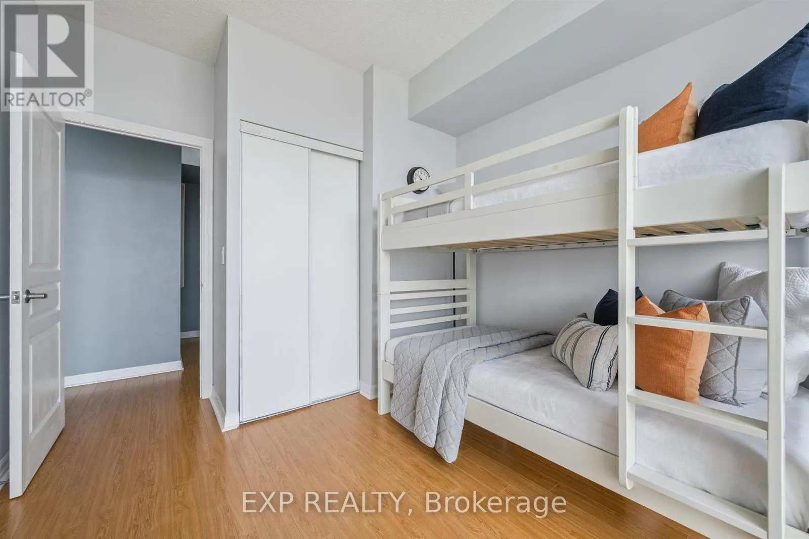 905 - 220 BURNHAMTHORPE ROAD W