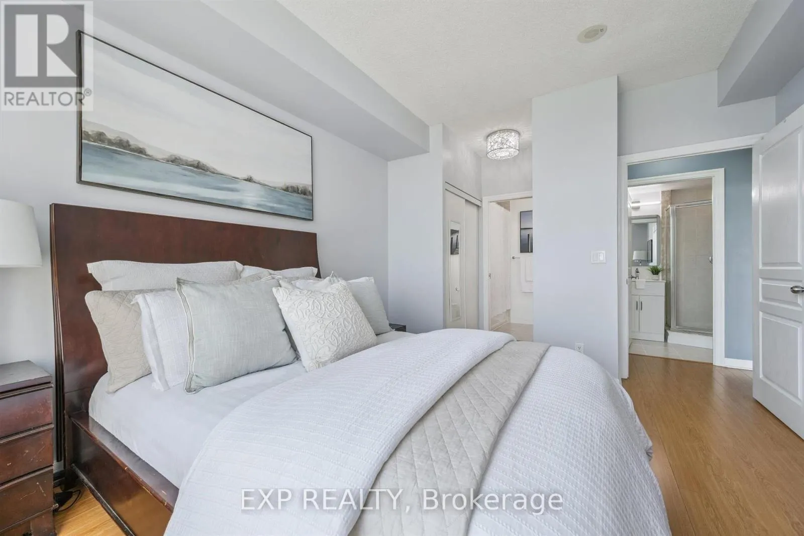 905 - 220 BURNHAMTHORPE ROAD W