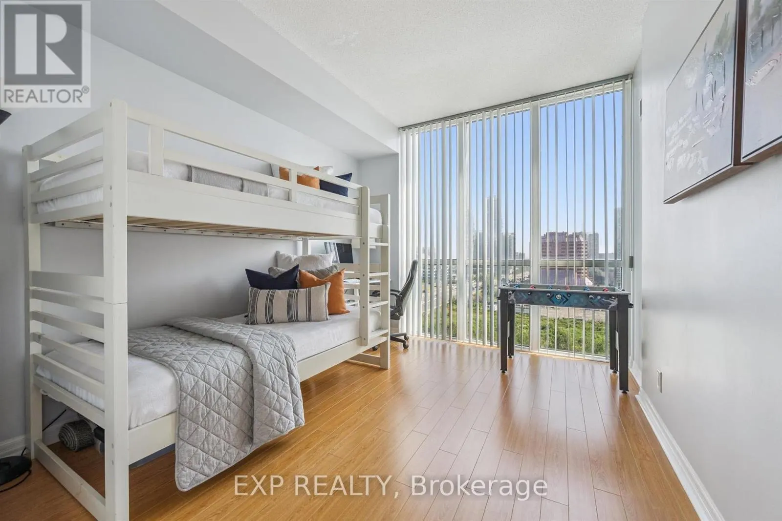 905 - 220 BURNHAMTHORPE ROAD W