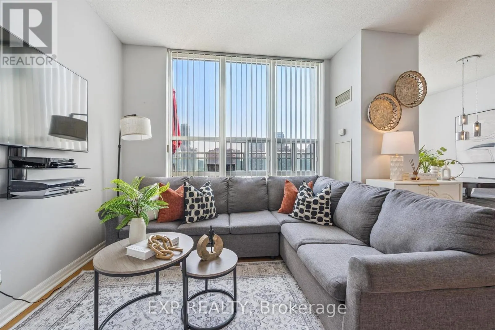 905 - 220 BURNHAMTHORPE ROAD W