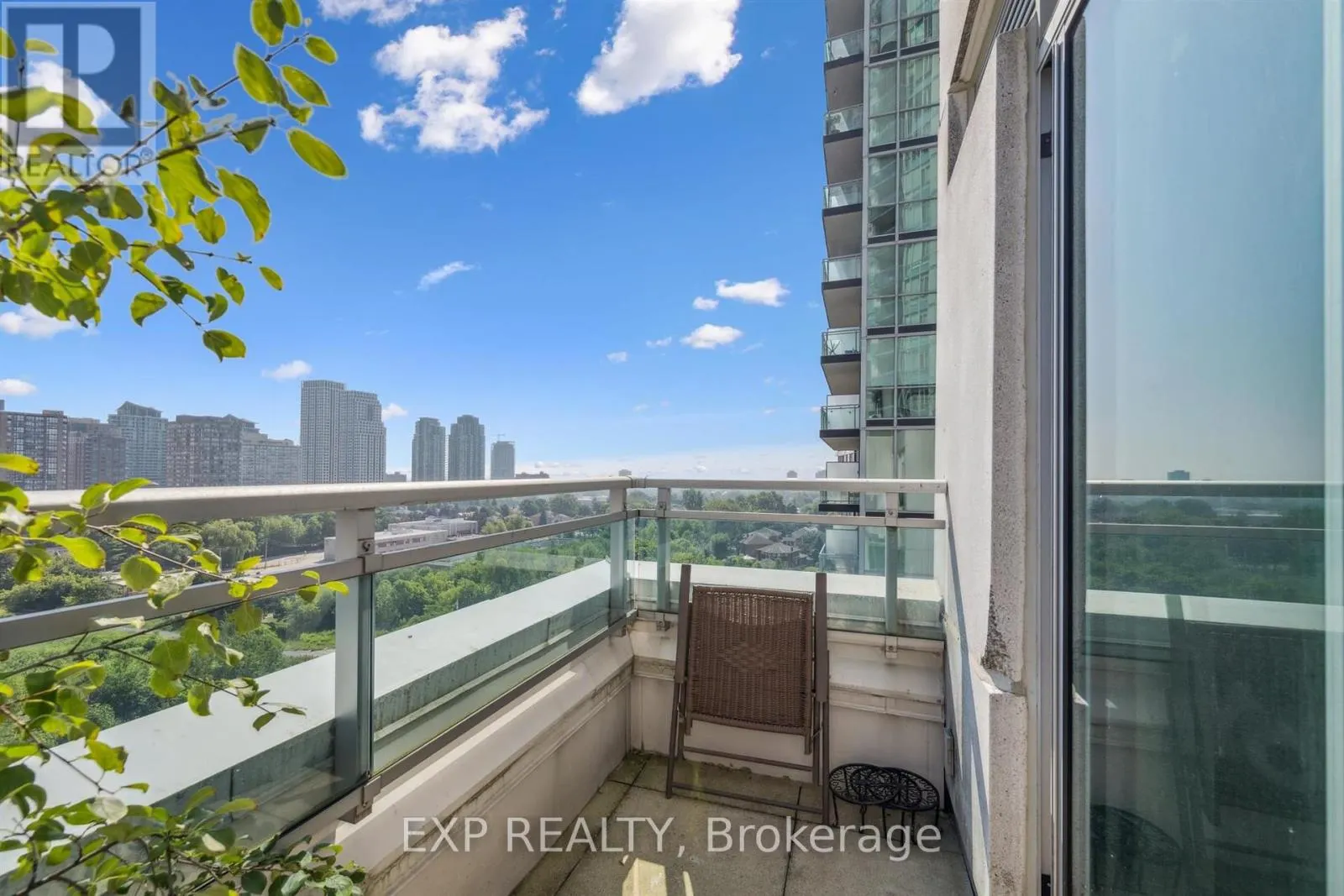 905 - 220 BURNHAMTHORPE ROAD W
