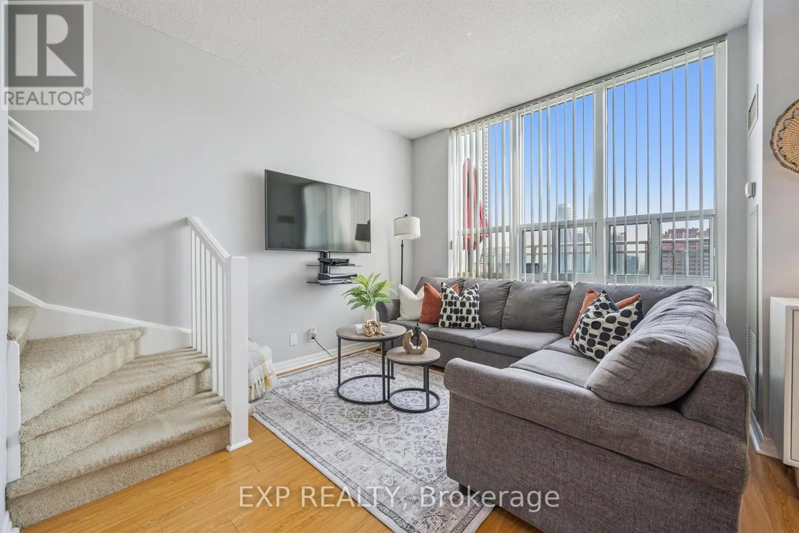 905 - 220 BURNHAMTHORPE ROAD W