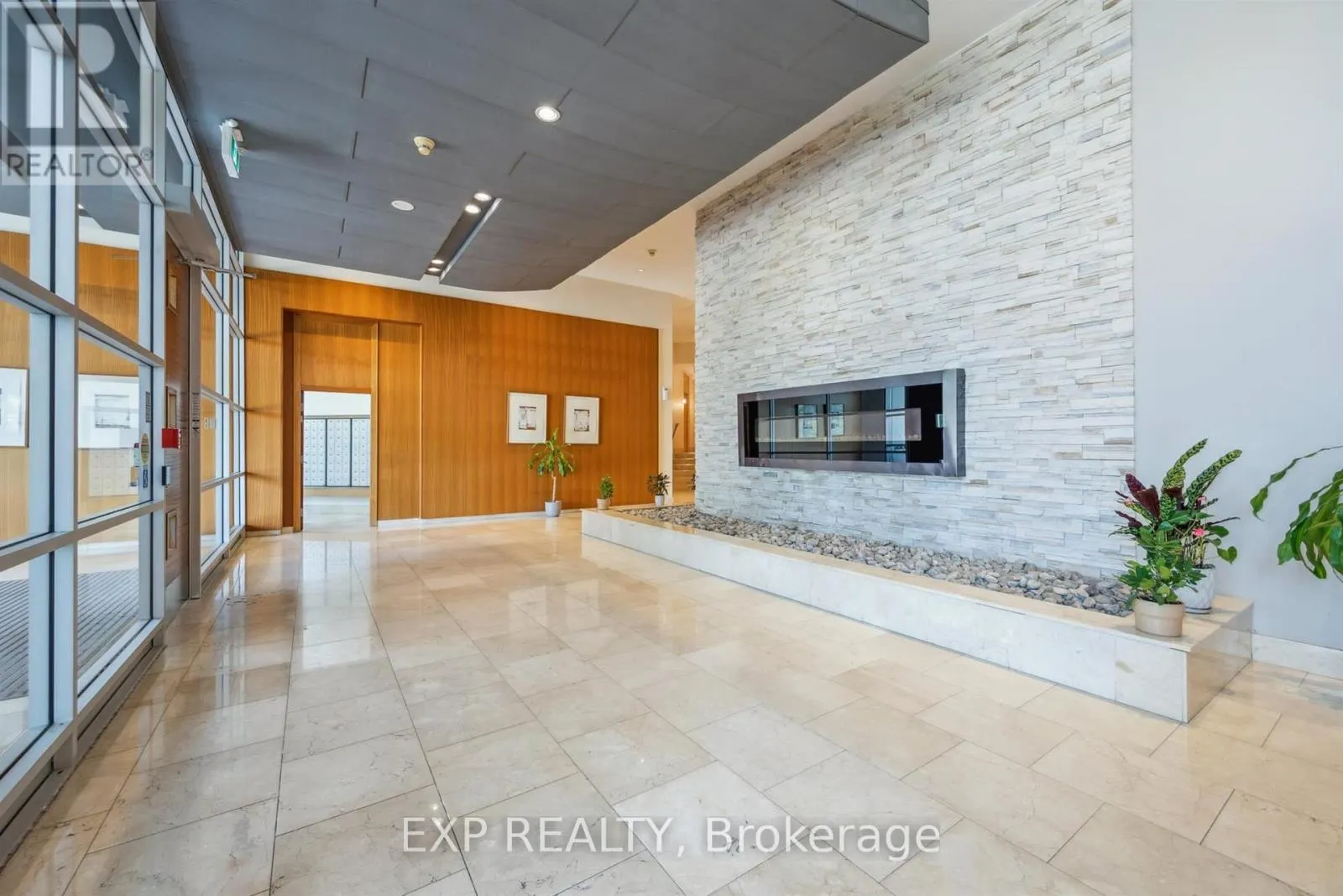 905 - 220 BURNHAMTHORPE ROAD W