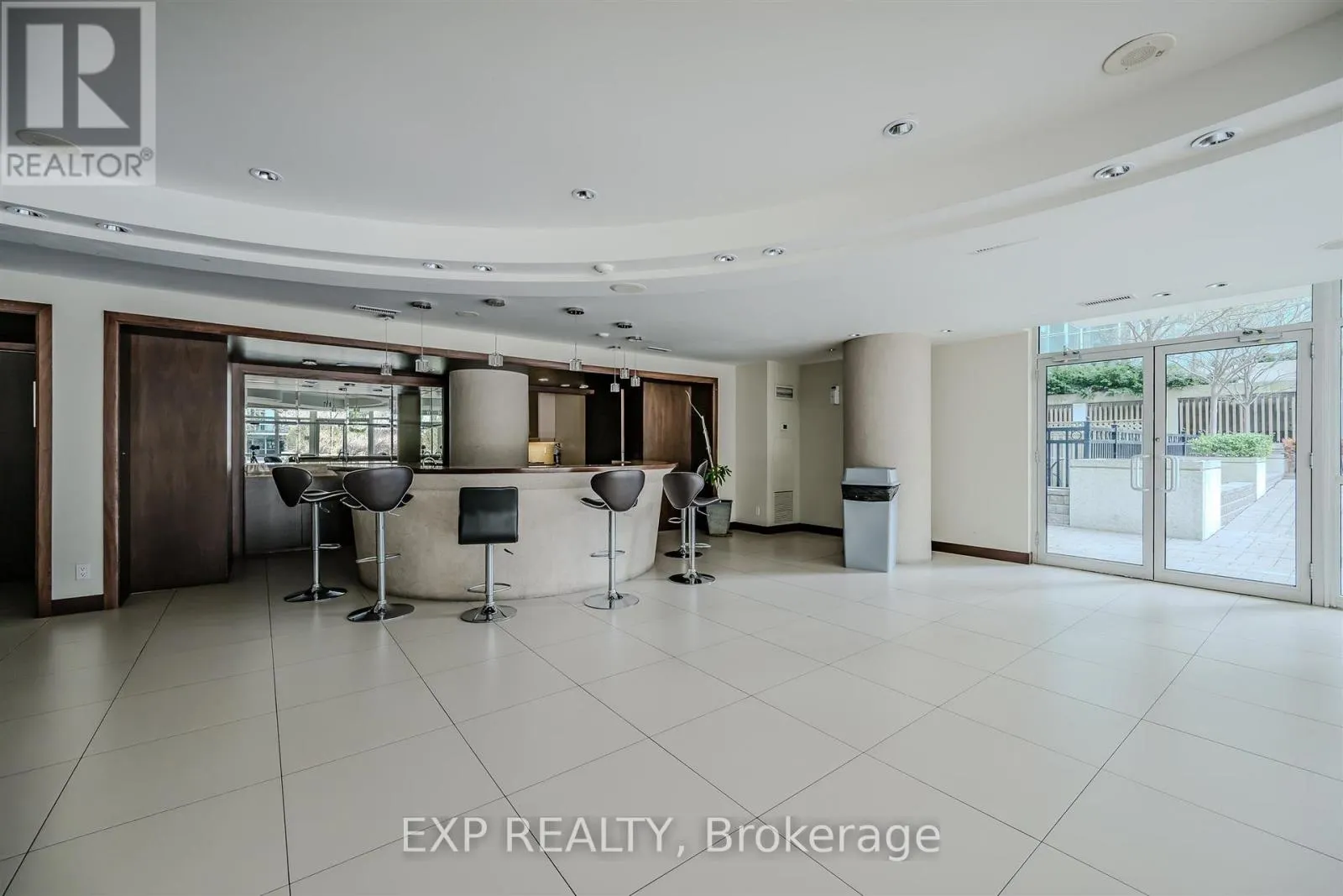 905 - 220 BURNHAMTHORPE ROAD W