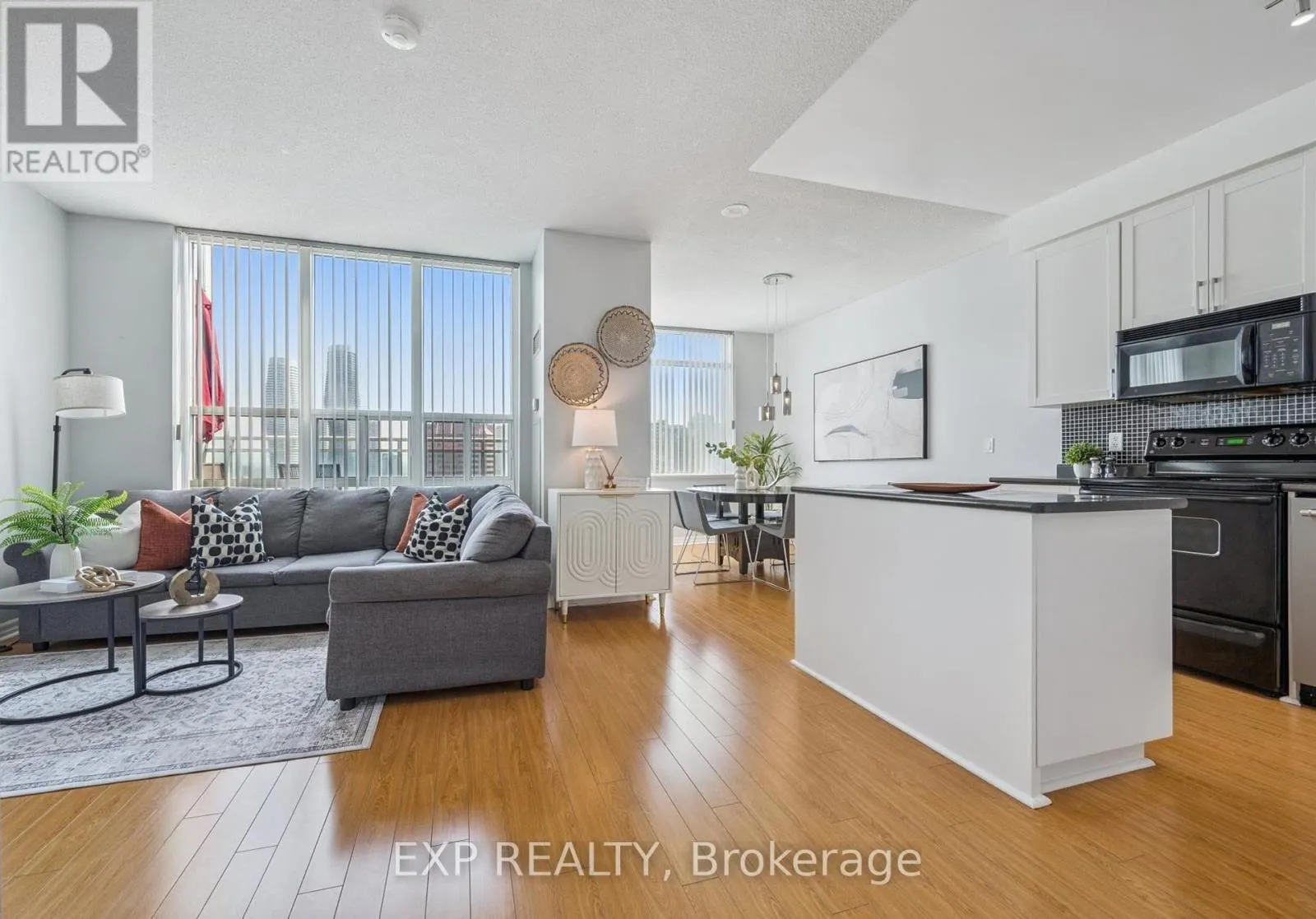 905 - 220 BURNHAMTHORPE ROAD W