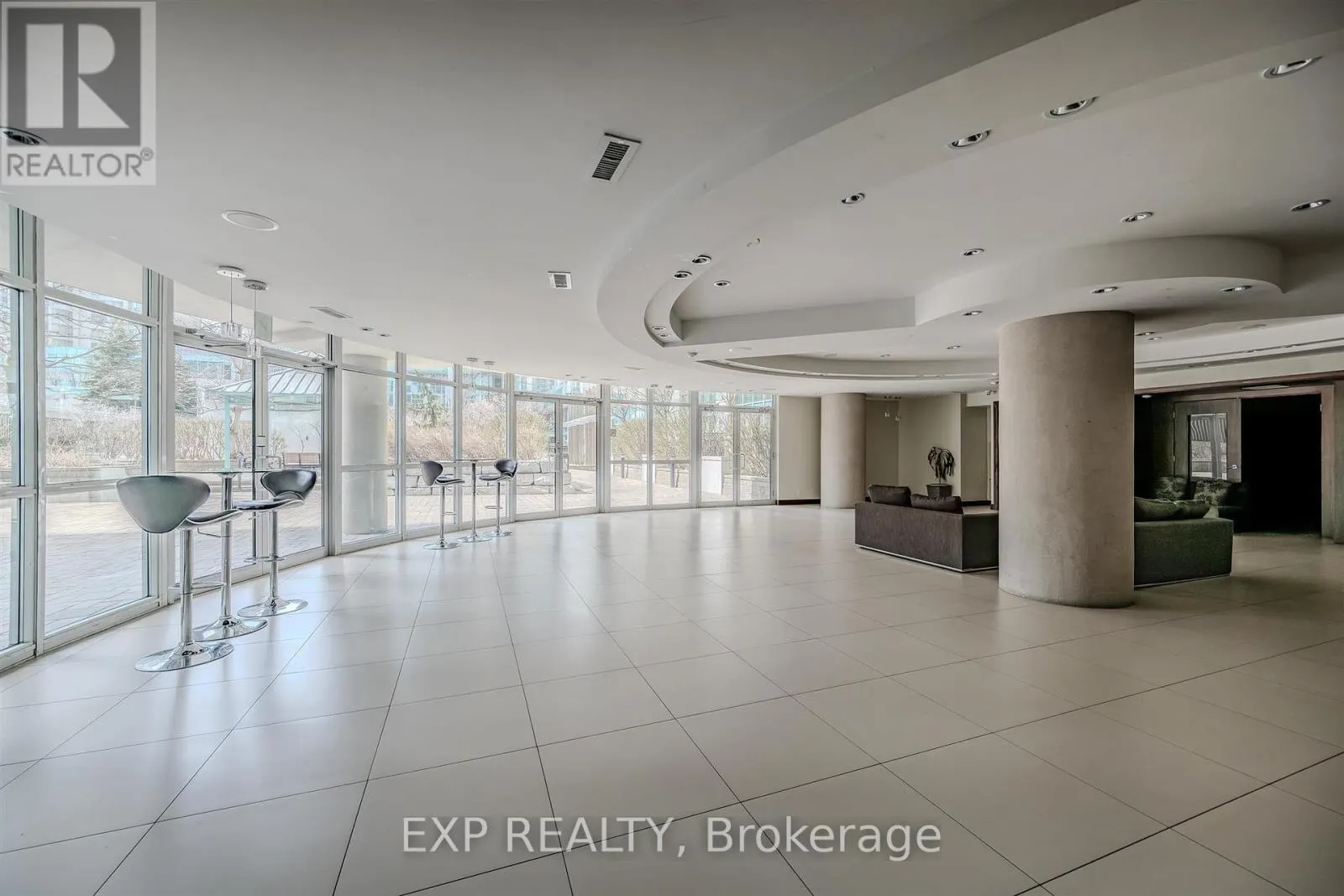 905 - 220 BURNHAMTHORPE ROAD W