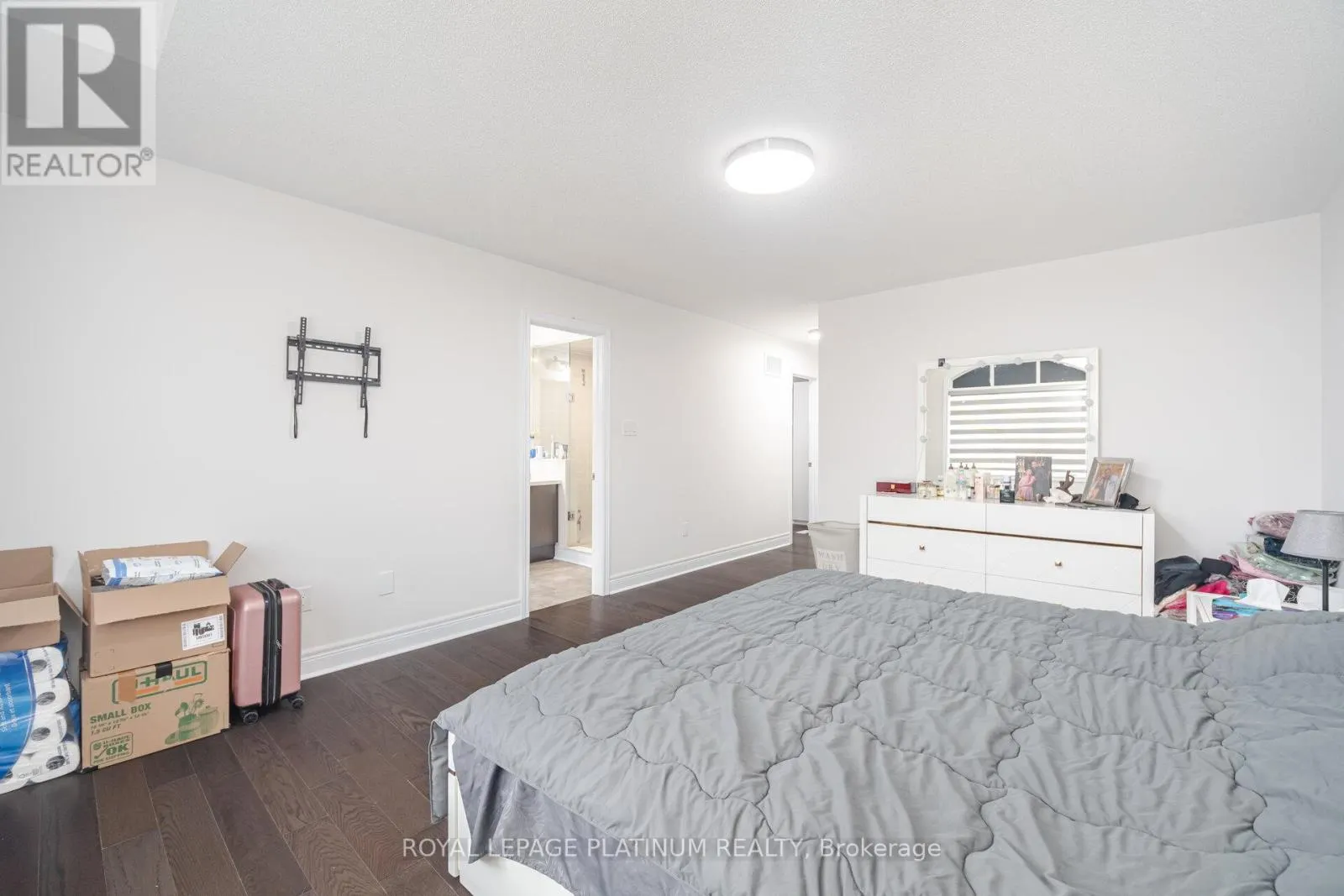 29 OVERSTONE ROAD
