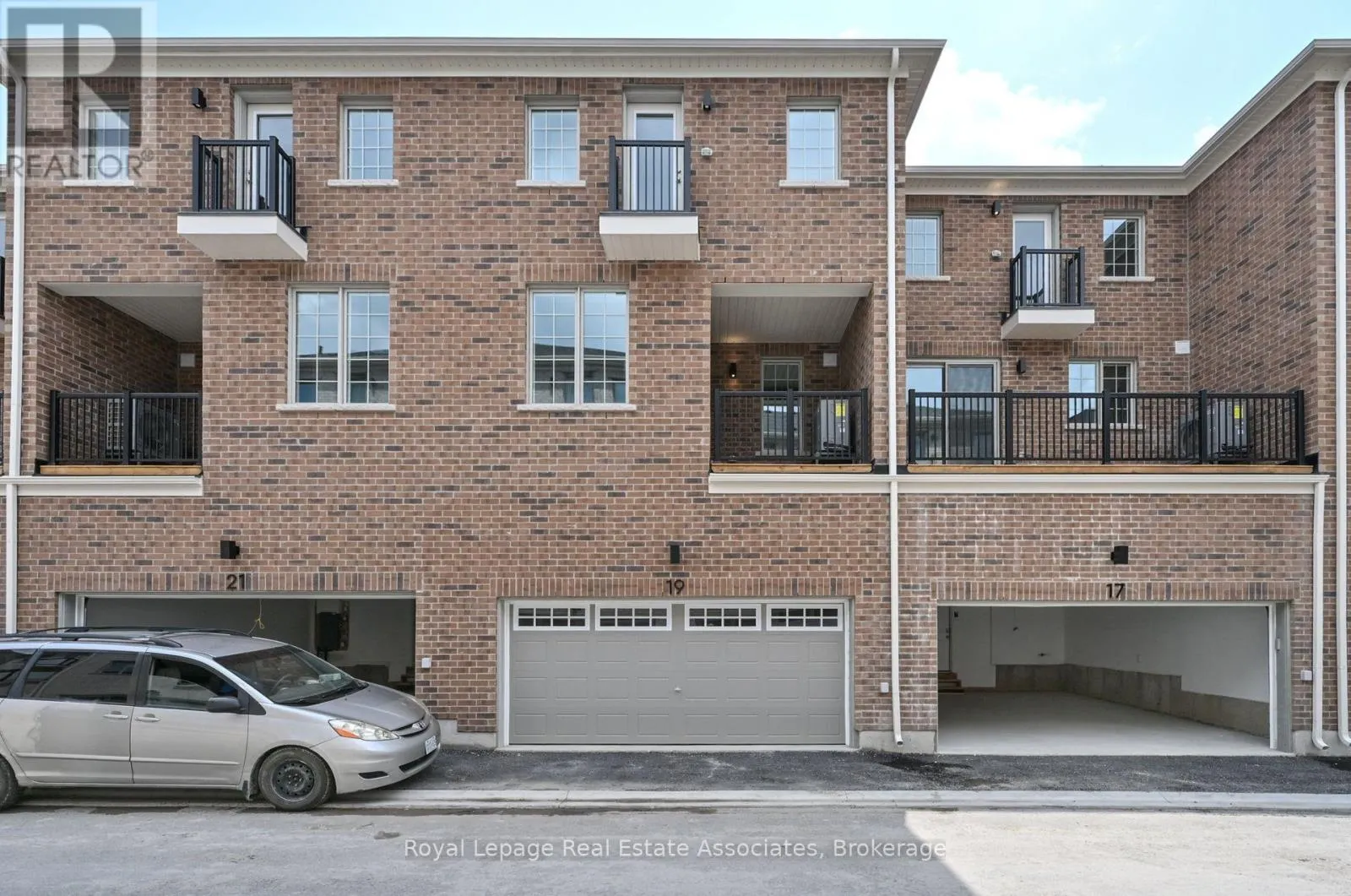 19 CULLINGTREE PLACE