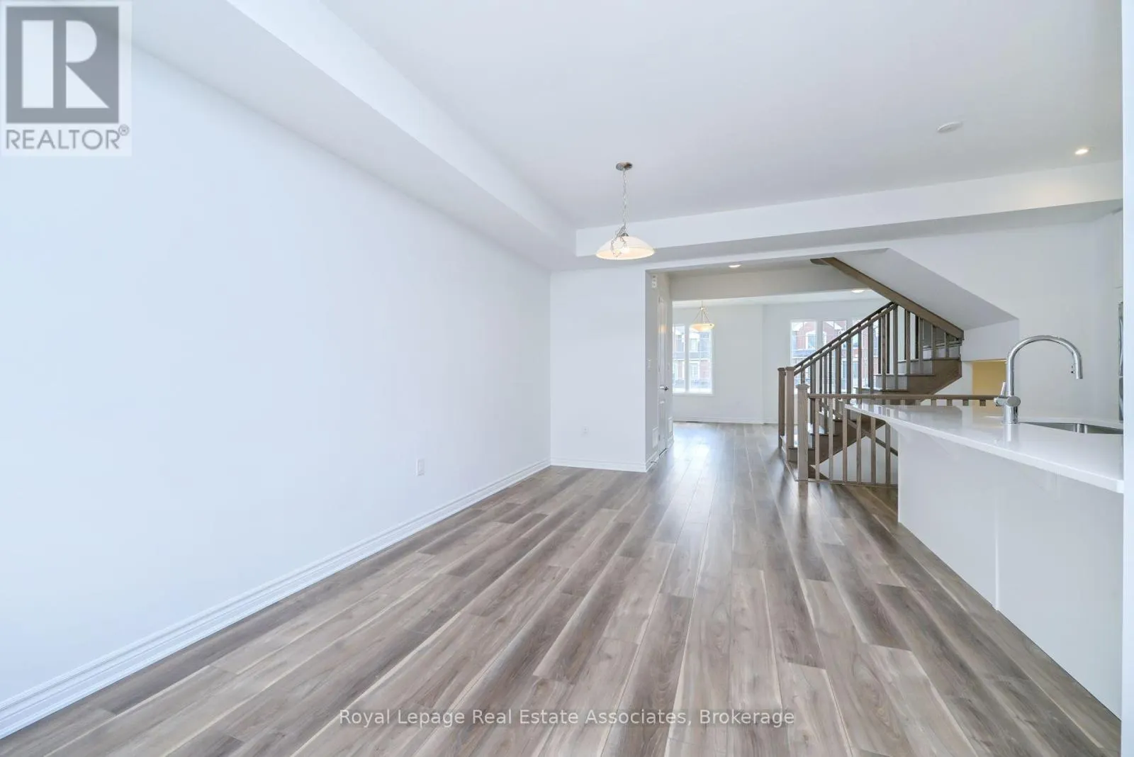 19 CULLINGTREE PLACE