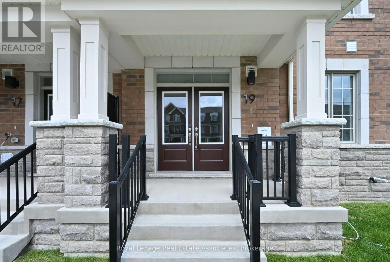 19 CULLINGTREE PLACE