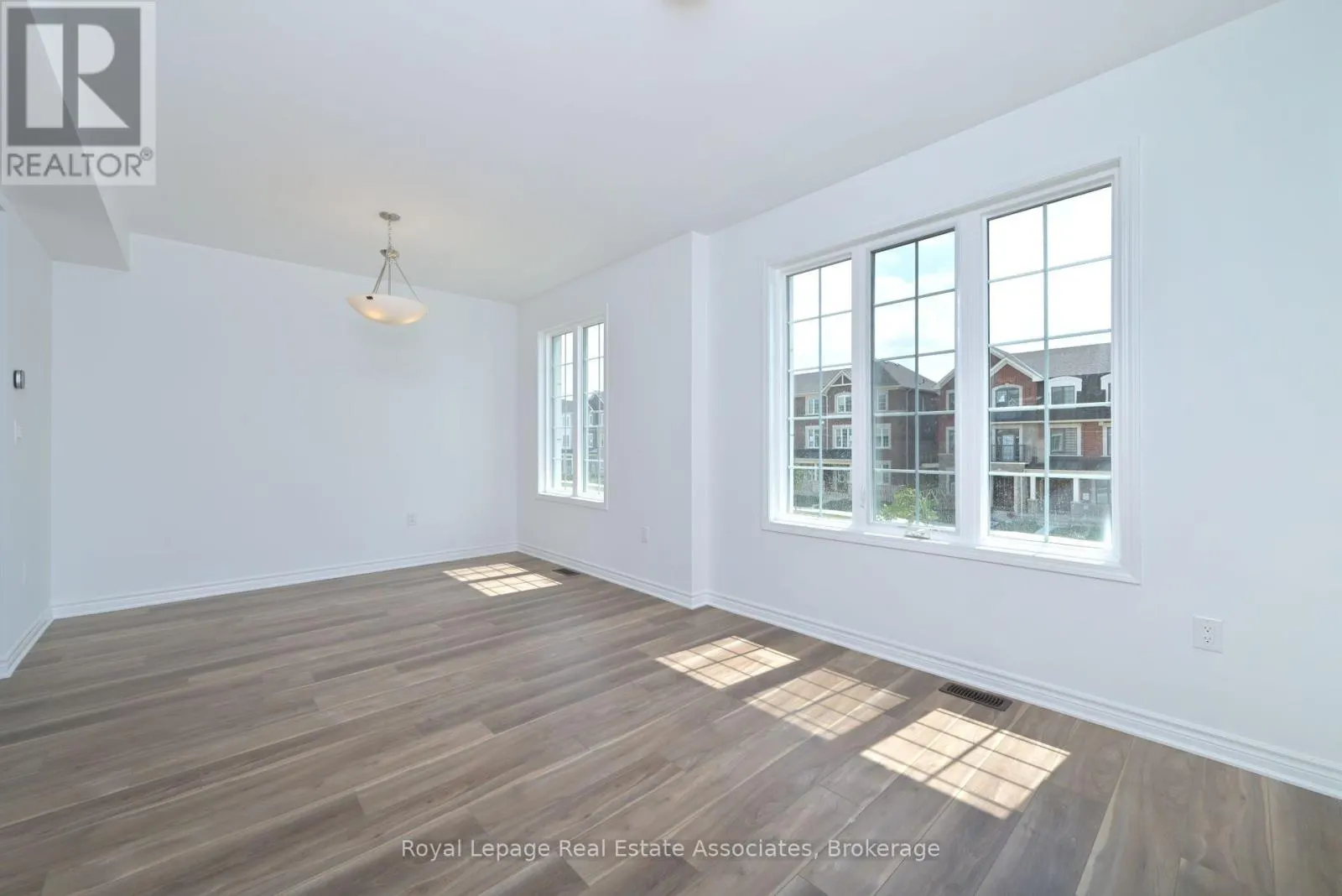 19 CULLINGTREE PLACE