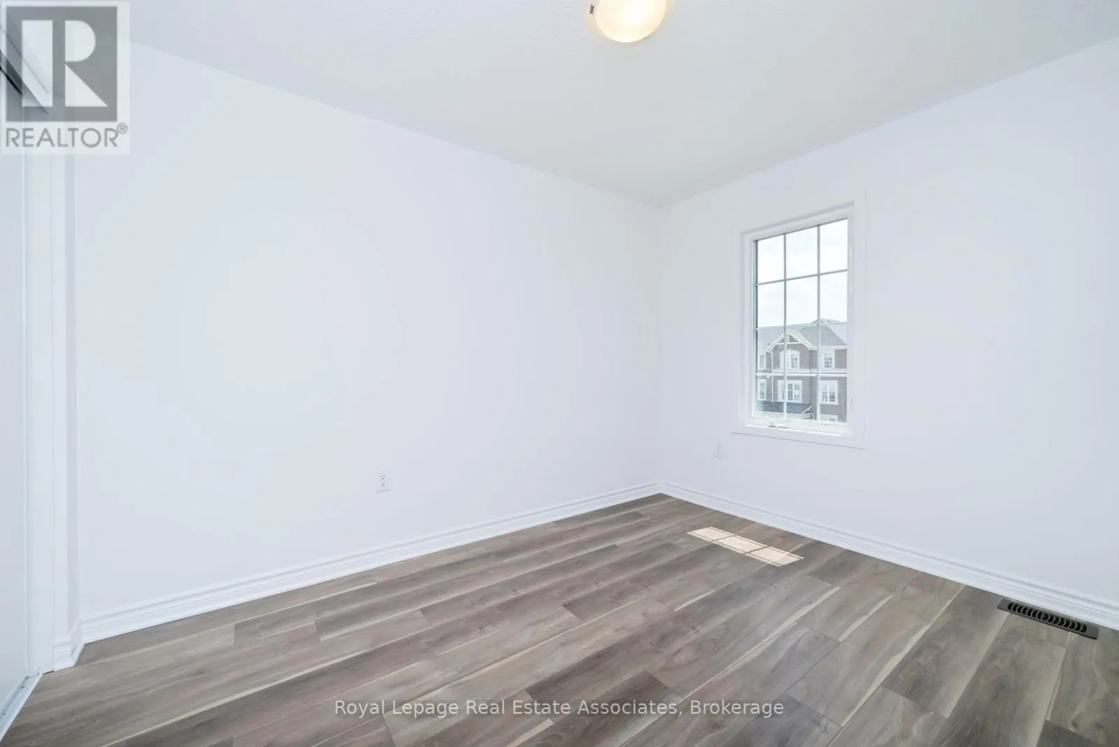 19 CULLINGTREE PLACE