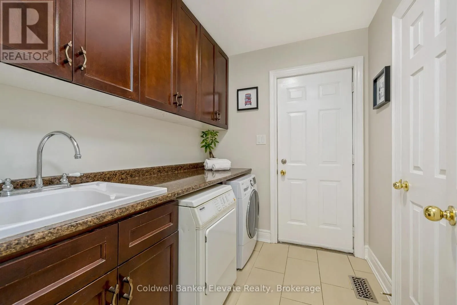 4 SOUTHWINDS DRIVE