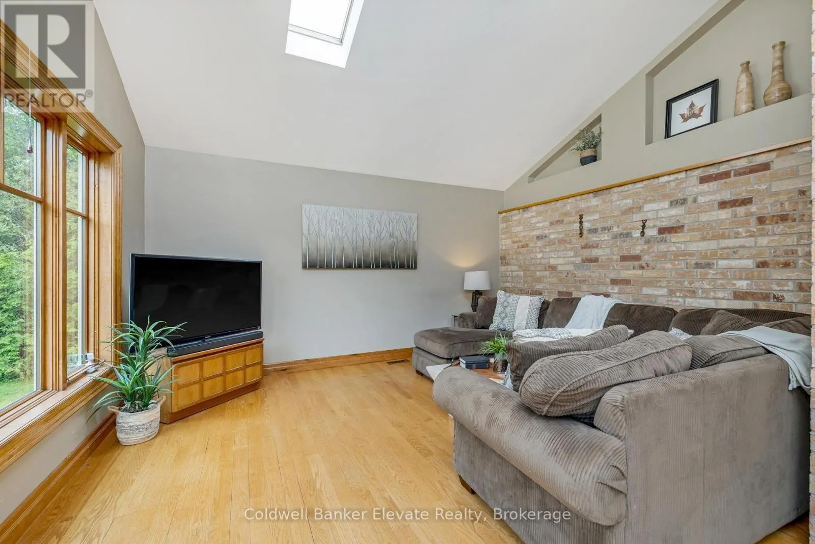 4 SOUTHWINDS DRIVE