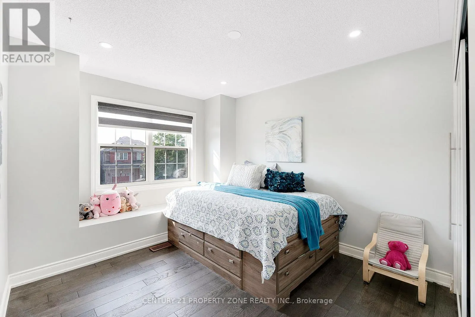 185 BRISDALE DRIVE