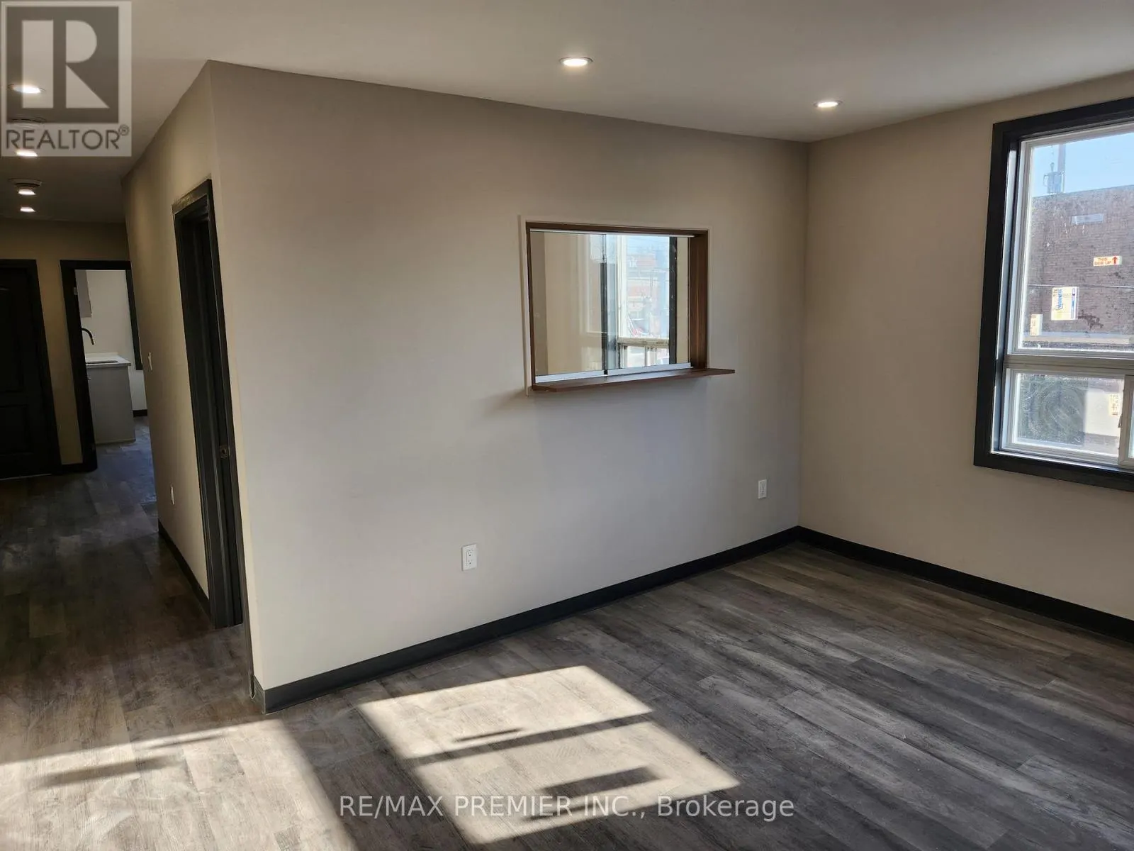 2898 LAKE SHORE BOULEVARD W