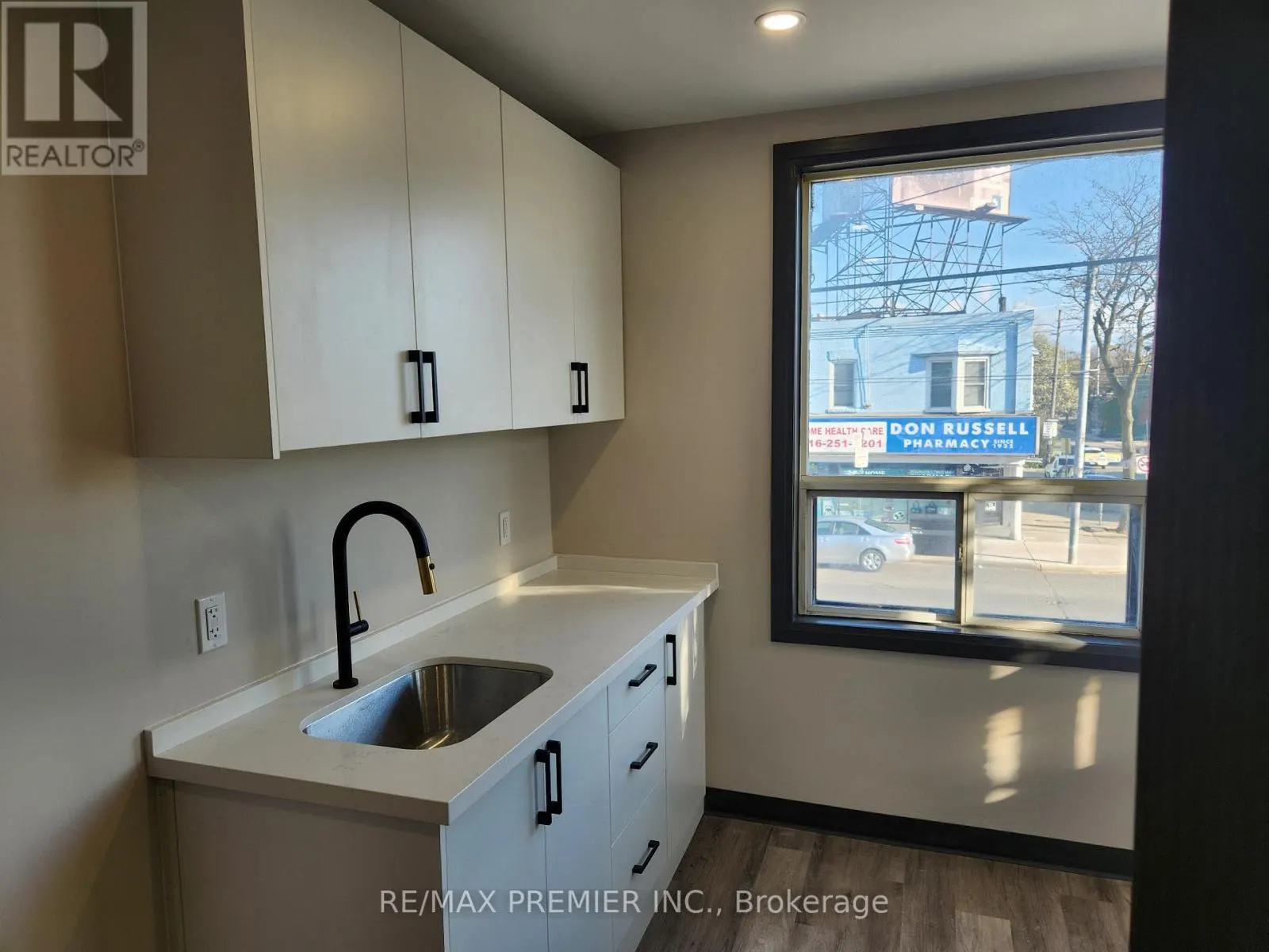 2898 LAKE SHORE BOULEVARD W