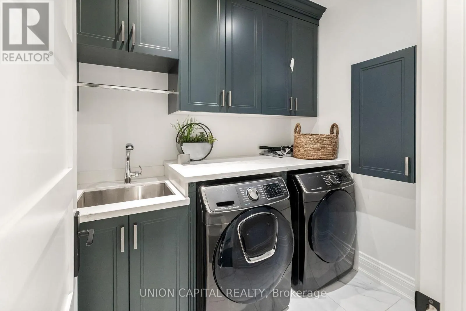 16033 MISSISSAUGA ROAD