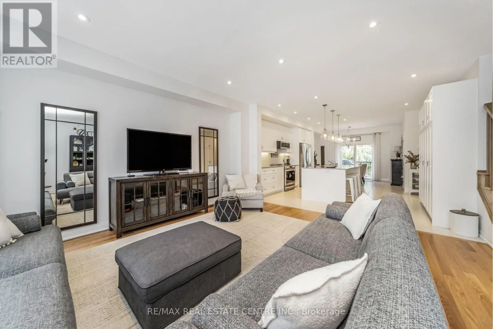 7 BRIAR COURT
