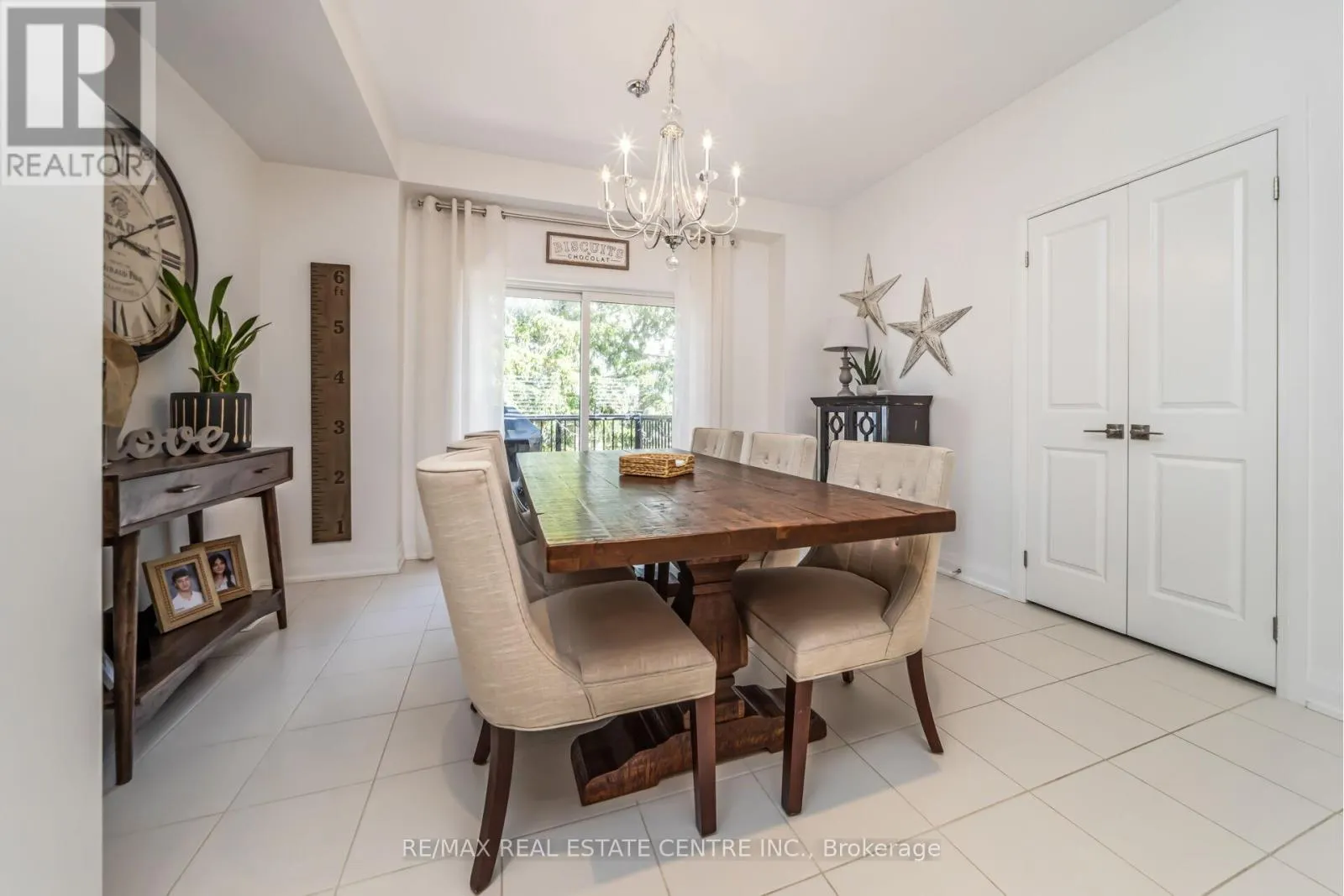 7 BRIAR COURT